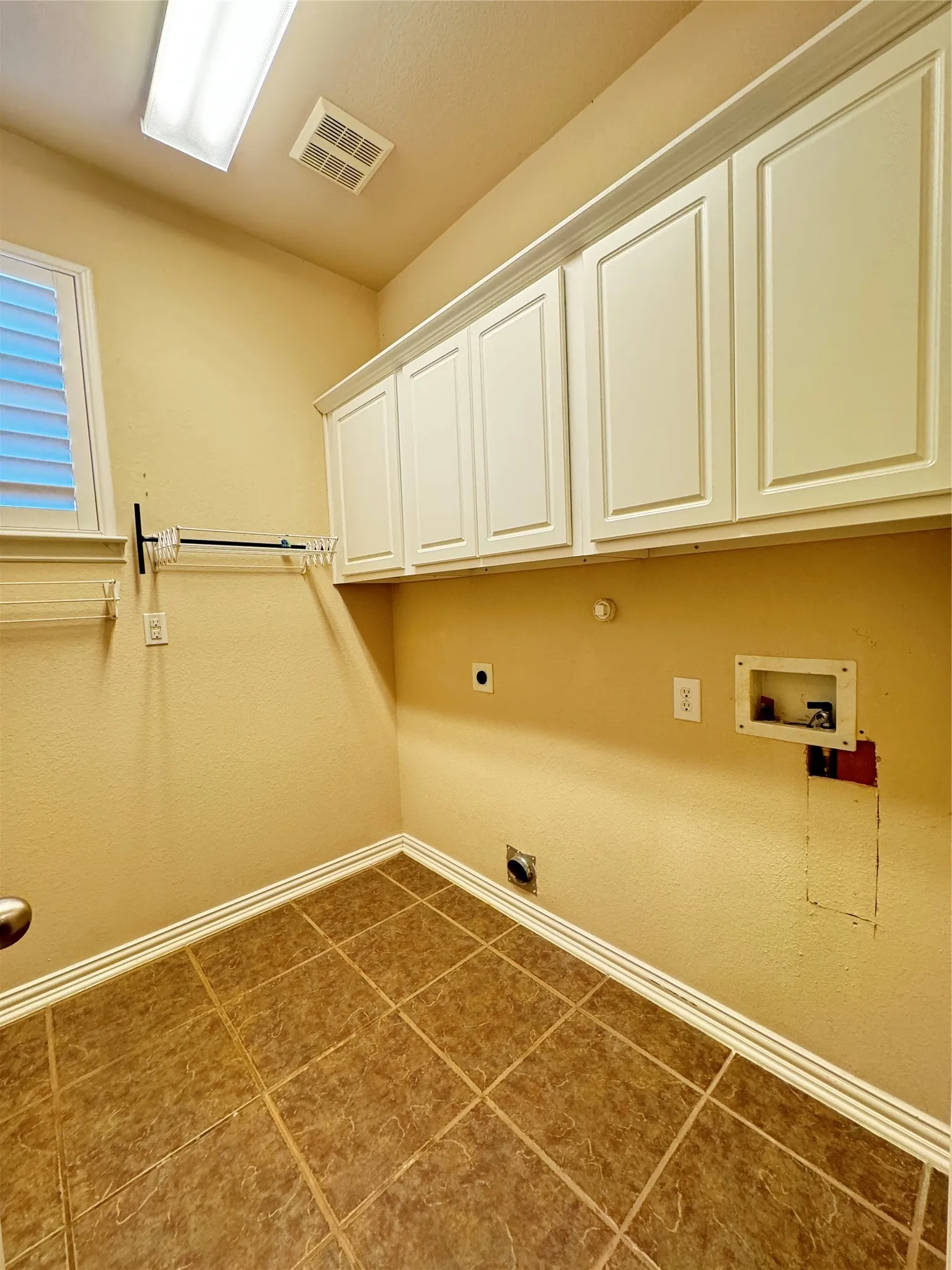 Single Family Residence For Rent in Collin County , 14620 Falling Leaf Drive, Frisco, Texas 75035, 3 Bedroom, 2 Bathroom, 2 Garage spaces, 2,330 Sqft, built in 2004, mls#21356692, Real Estate Agent in Frisco, Homes For Rent in Collin county, Homes For Rent in Frisco, Realtor in Frisco Texas, Real Estate Brokerage Independent Realty Texas, Luminita Cordes Realtor