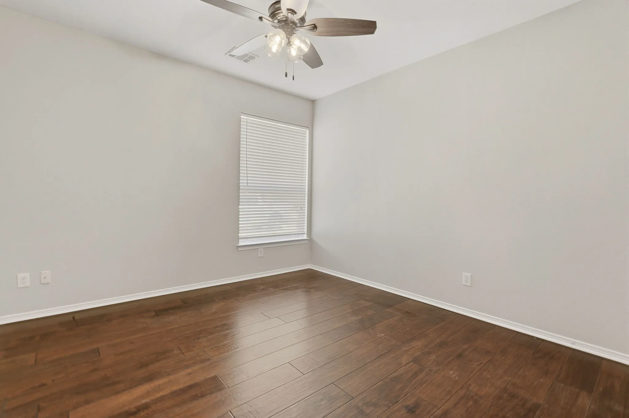 Single Family Residence For Rent in Collin County , 708 Hackberry Ridge Drive, Mc Kinney, Texas 75072, 4 Bedroom, 4 Bathroom, 2 Garage spaces, 3,269 Sqft, built in 1999, mls#21365494, Real Estate Agent in Mc Kinney, Homes For Rent in Collin county, Homes For Rent in Mc Kinney, Realtor in Mc Kinney Texas, Real Estate Brokerage Independent Realty Texas, Luminita Cordes Realtor