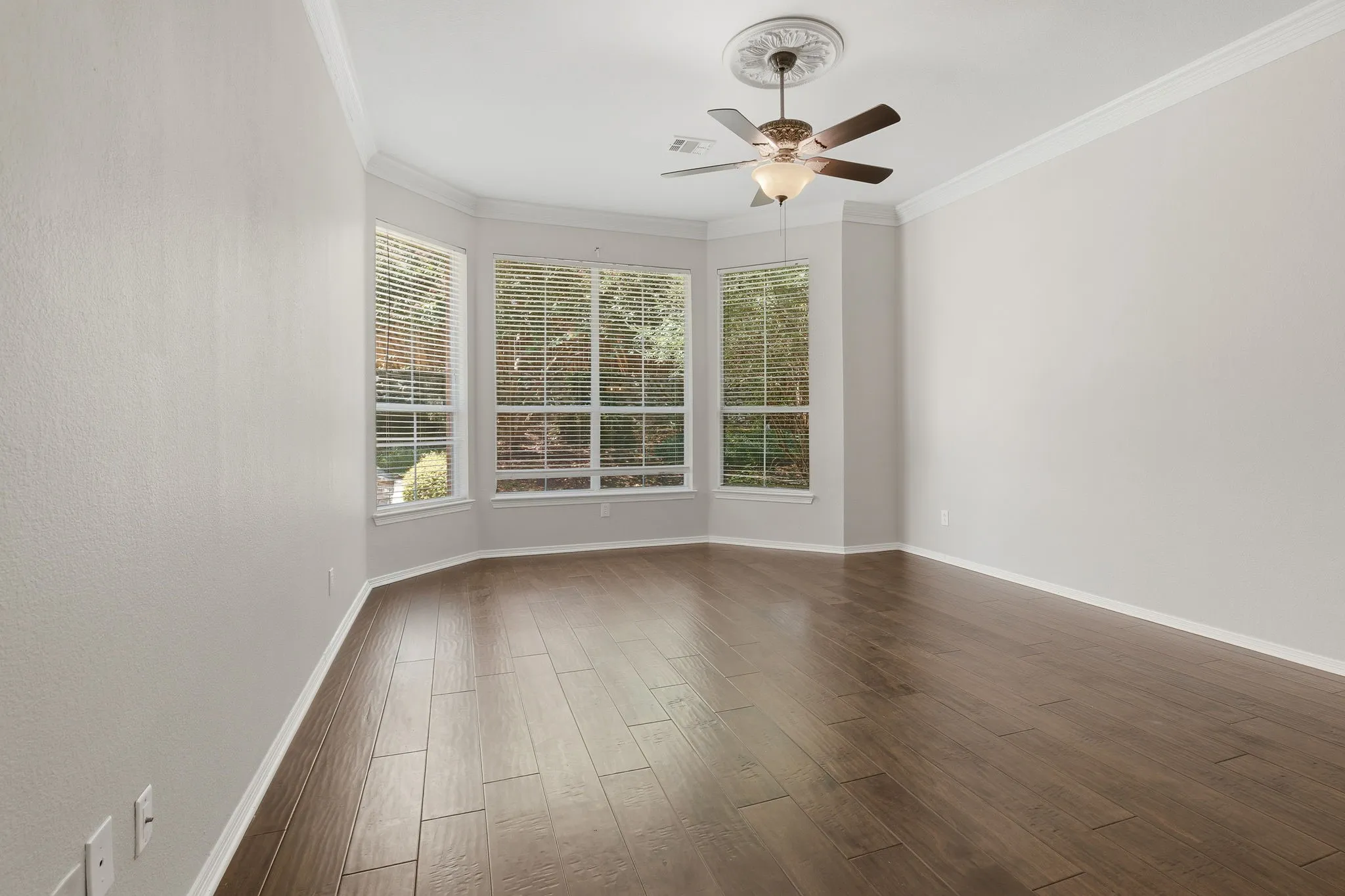 Single Family Residence For Rent in Collin County , 708 Hackberry Ridge Drive, Mc Kinney, Texas 75072, 4 Bedroom, 4 Bathroom, 2 Garage spaces, 3,269 Sqft, built in 1999, mls#21365494, Real Estate Agent in Mc Kinney, Homes For Rent in Collin county, Homes For Rent in Mc Kinney, Realtor in Mc Kinney Texas, Real Estate Brokerage Independent Realty Texas, Luminita Cordes Realtor