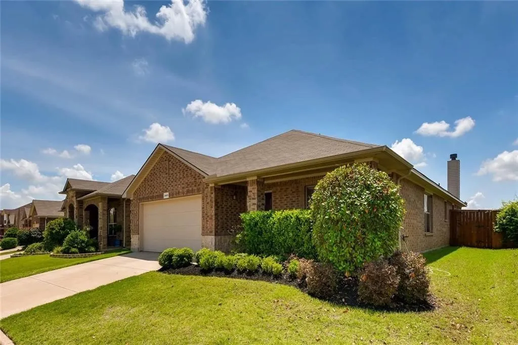 Single Family Residence For Rent in Denton County , 3401 Buckthorn Lane, Denton, Texas 76226, 3 Bedroom, 2 Bathroom, 2 Garage spaces, 2,040 Sqft, built in 2011, mls#21366068, Real Estate Agent in Denton, Homes For Rent in Denton county, Homes For Rent in Denton, Realtor in Denton Texas, Real Estate Brokerage Independent Realty Texas, Luminita Cordes Realtor