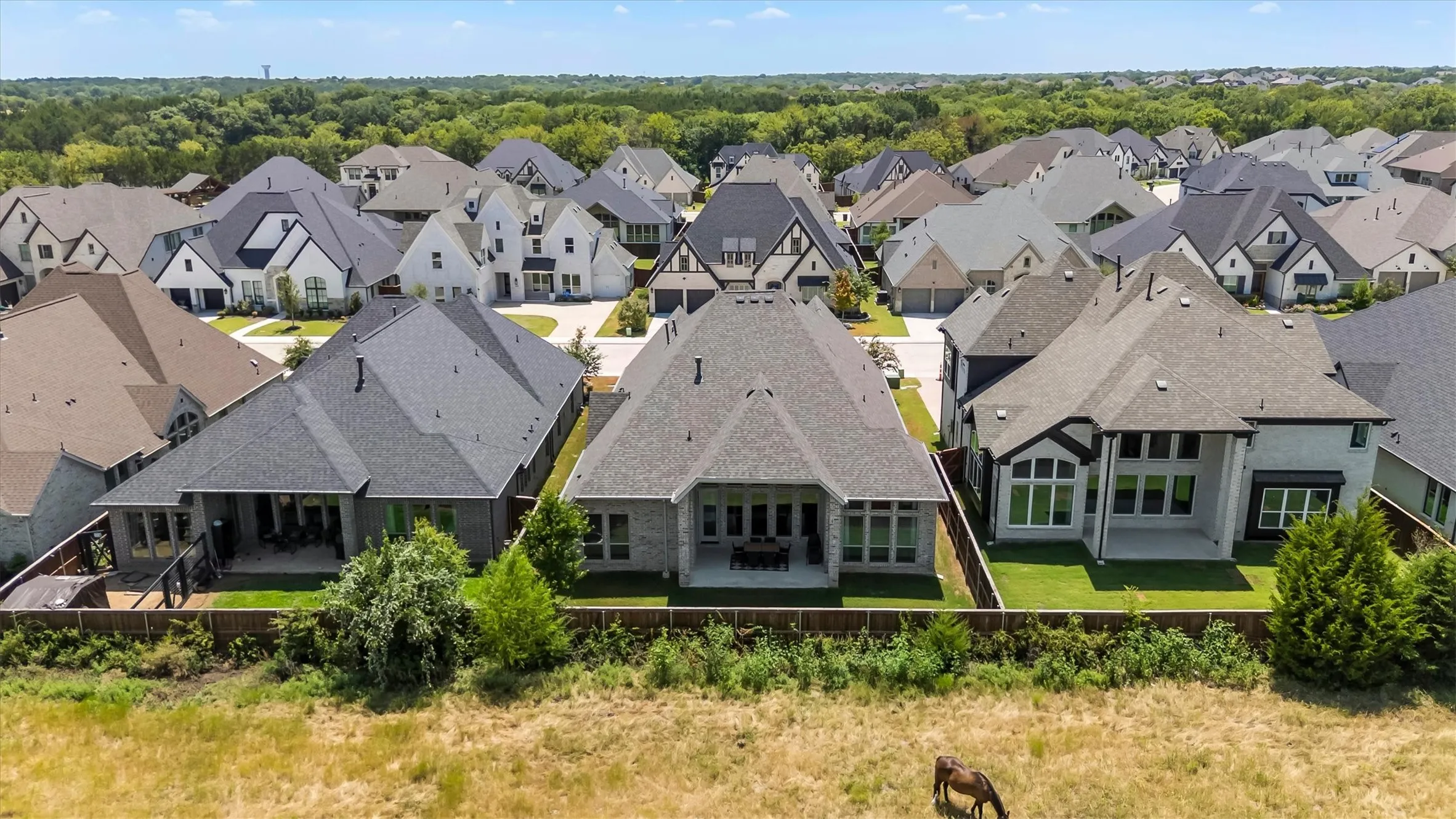 Single Family Residence For Sale in Ellis County , 2825 Shane Drive, Midlothian, Texas 76065, 4 Bedroom, 4 Bathroom, 3 Garage spaces, 3,306 Sqft, built in 2022, mls#21362105, Real Estate Agent in Midlothian, Homes For Sale in Ellis county, Homes For Sale in Midlothian, Realtor in Midlothian Texas, Real Estate Brokerage Independent Realty Texas, Luminita Cordes Realtor