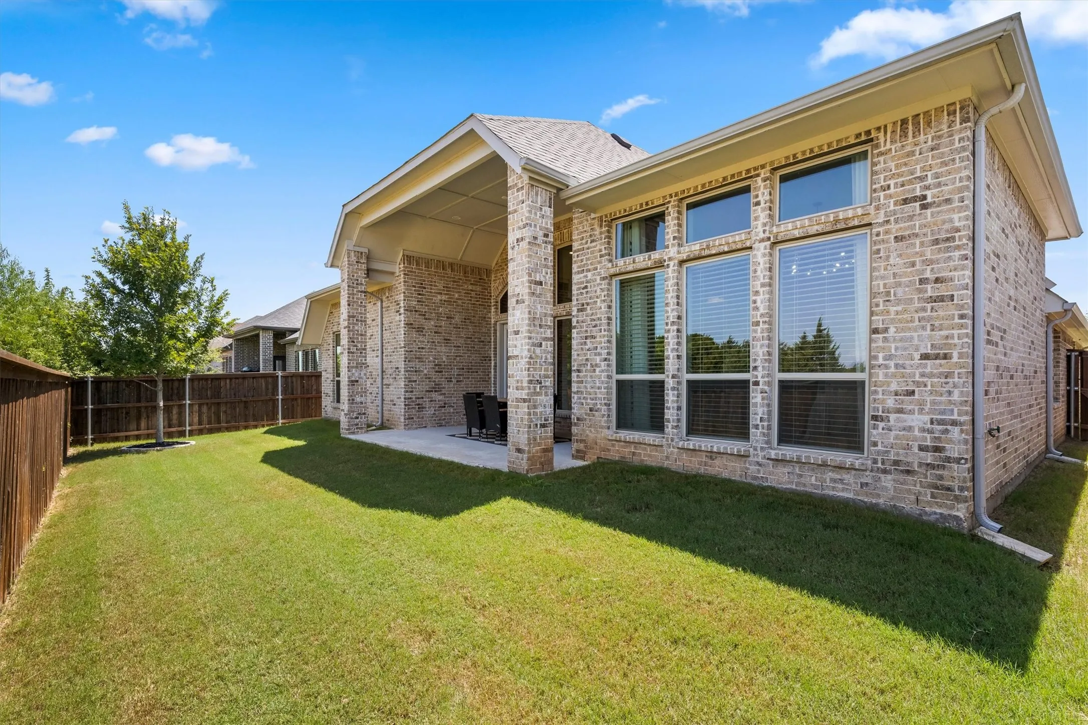 Single Family Residence For Sale in Ellis County , 2825 Shane Drive, Midlothian, Texas 76065, 4 Bedroom, 4 Bathroom, 3 Garage spaces, 3,306 Sqft, built in 2022, mls#21362105, Real Estate Agent in Midlothian, Homes For Sale in Ellis county, Homes For Sale in Midlothian, Realtor in Midlothian Texas, Real Estate Brokerage Independent Realty Texas, Luminita Cordes Realtor