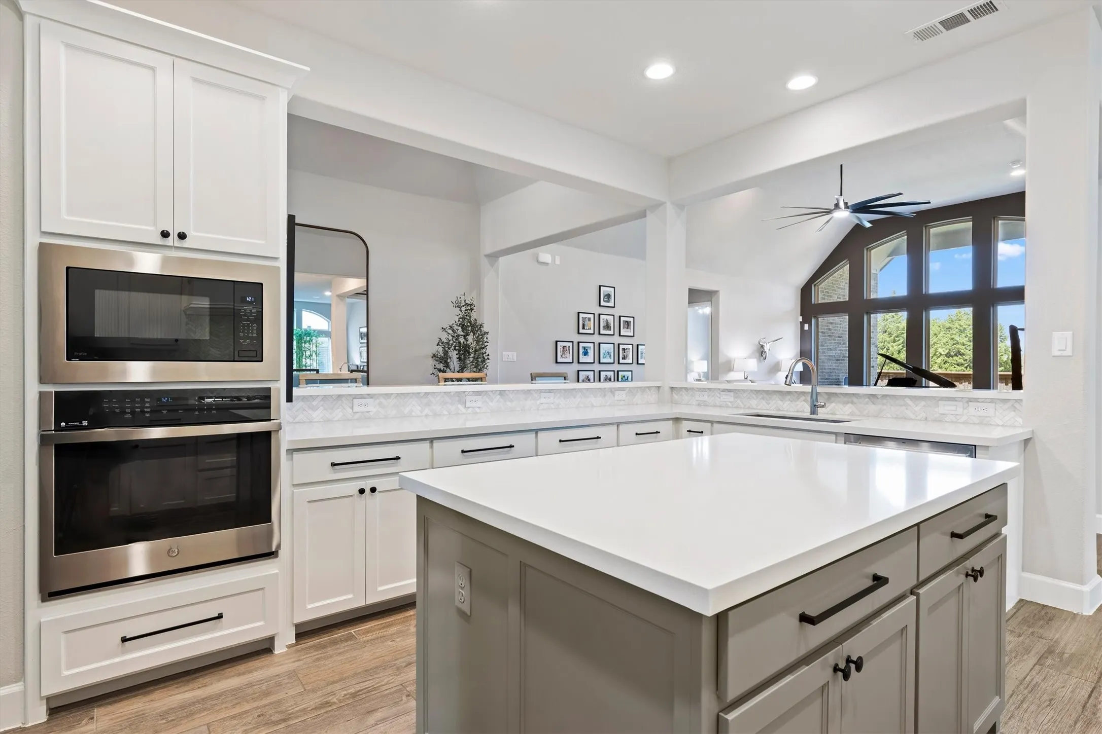 Single Family Residence For Sale in Ellis County , 2825 Shane Drive, Midlothian, Texas 76065, 4 Bedroom, 4 Bathroom, 3 Garage spaces, 3,306 Sqft, built in 2022, mls#21362105, Real Estate Agent in Midlothian, Homes For Sale in Ellis county, Homes For Sale in Midlothian, Realtor in Midlothian Texas, Real Estate Brokerage Independent Realty Texas, Luminita Cordes Realtor