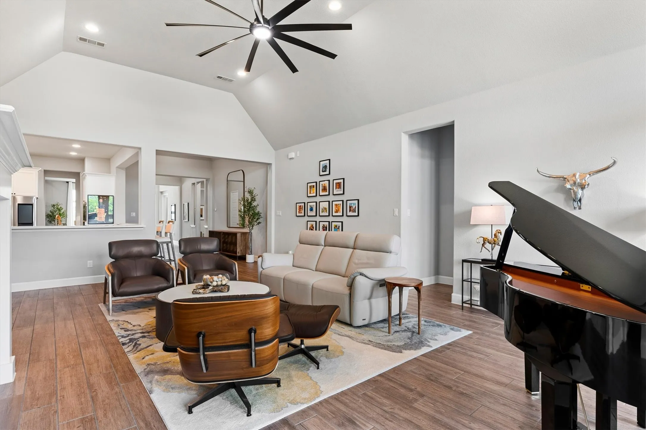 Single Family Residence For Sale in Ellis County , 2825 Shane Drive, Midlothian, Texas 76065, 4 Bedroom, 4 Bathroom, 3 Garage spaces, 3,306 Sqft, built in 2022, mls#21362105, Real Estate Agent in Midlothian, Homes For Sale in Ellis county, Homes For Sale in Midlothian, Realtor in Midlothian Texas, Real Estate Brokerage Independent Realty Texas, Luminita Cordes Realtor
