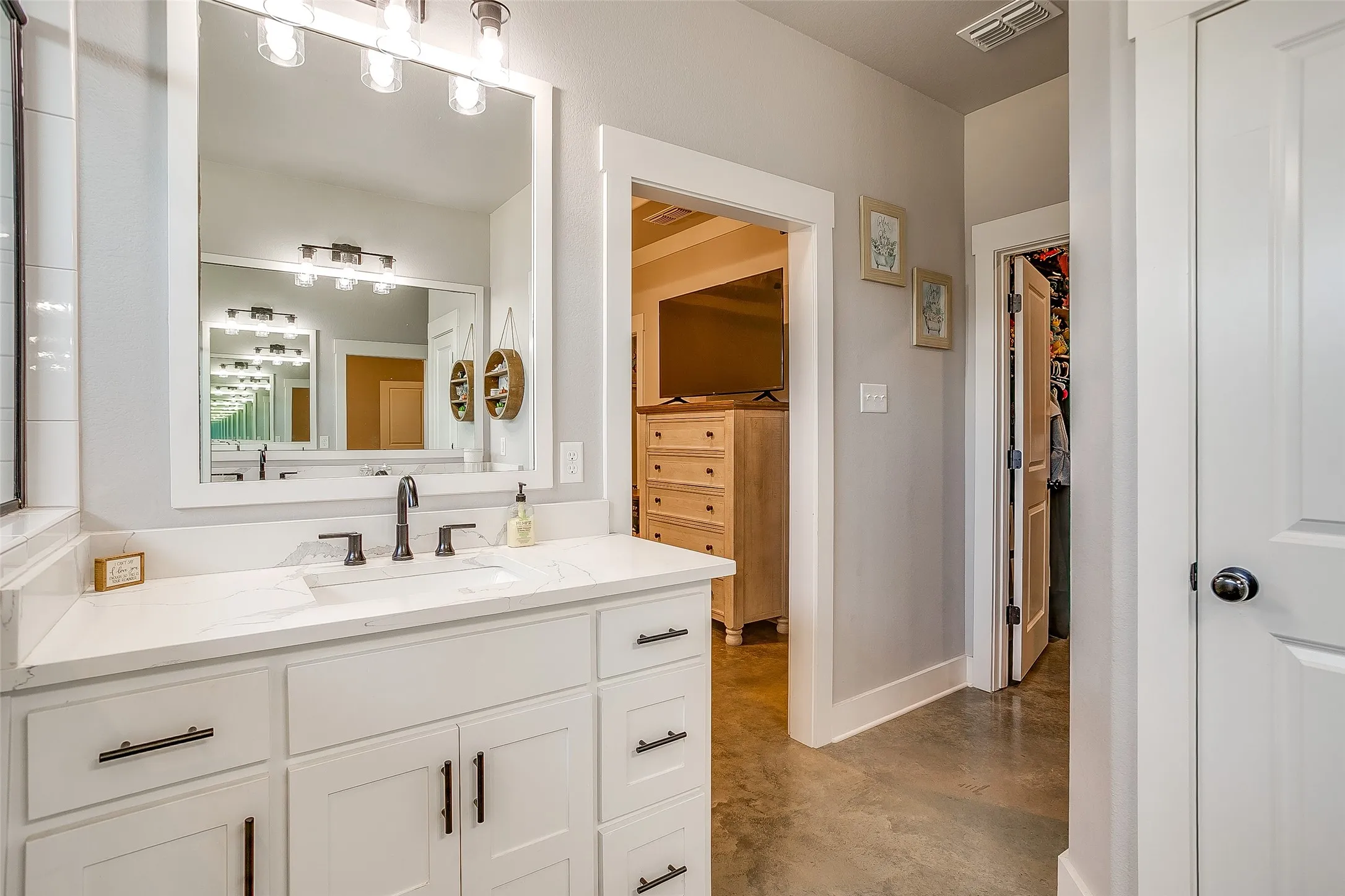 Single Family Residence For Sale in Parker County , 492 Clark Lake Road, Weatherford, Texas 76088, 4 Bedroom, 2 Bathroom, 2 Garage spaces, 2,150 Sqft, built in 2022, mls#21365413, Real Estate Agent in Weatherford, Homes For Sale in Parker county, Homes For Sale in Weatherford, Realtor in Weatherford Texas, Real Estate Brokerage Independent Realty Texas, Luminita Cordes Realtor