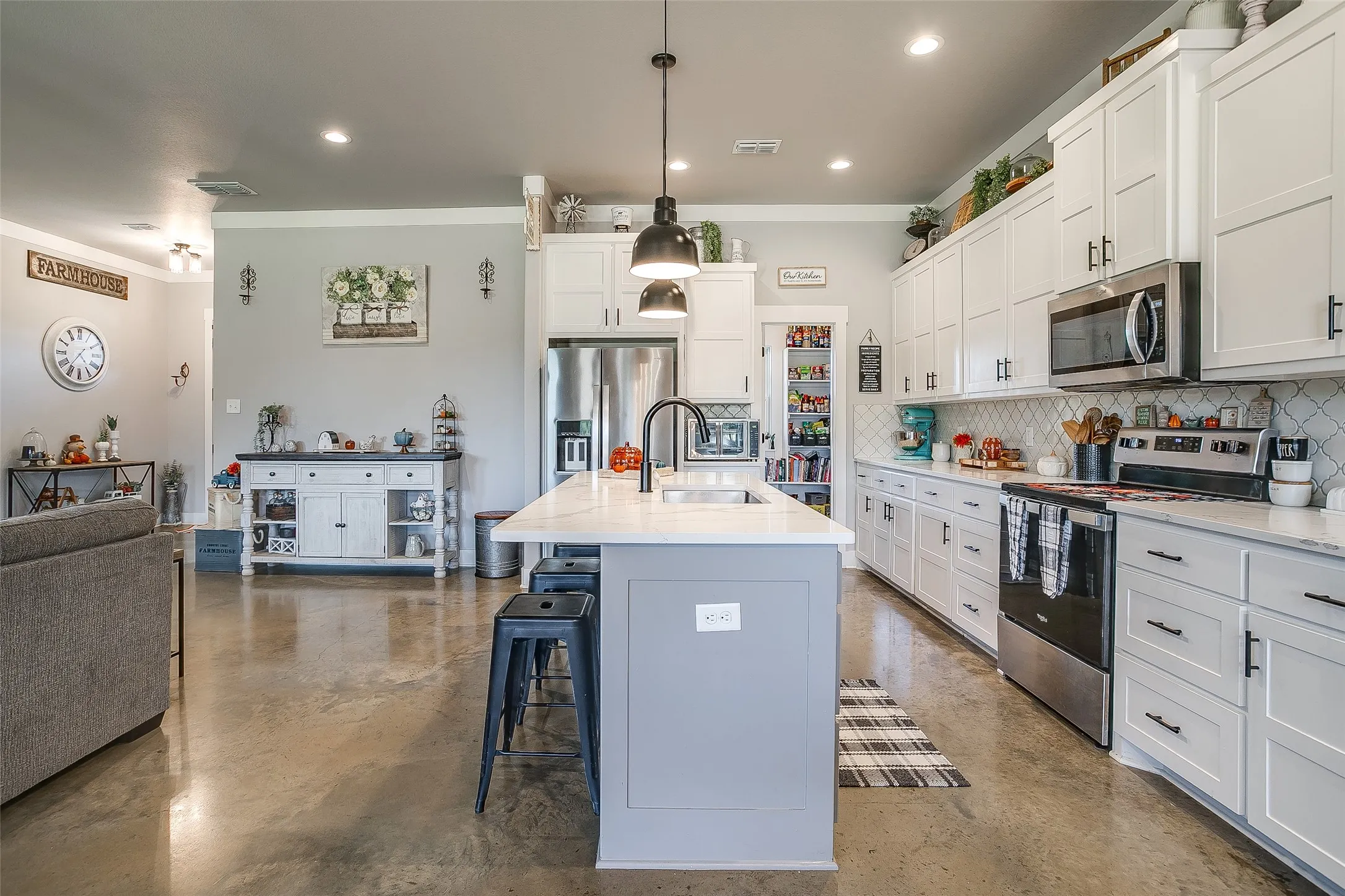 Single Family Residence For Sale in Parker County , 492 Clark Lake Road, Weatherford, Texas 76088, 4 Bedroom, 2 Bathroom, 2 Garage spaces, 2,150 Sqft, built in 2022, mls#21365413, Real Estate Agent in Weatherford, Homes For Sale in Parker county, Homes For Sale in Weatherford, Realtor in Weatherford Texas, Real Estate Brokerage Independent Realty Texas, Luminita Cordes Realtor