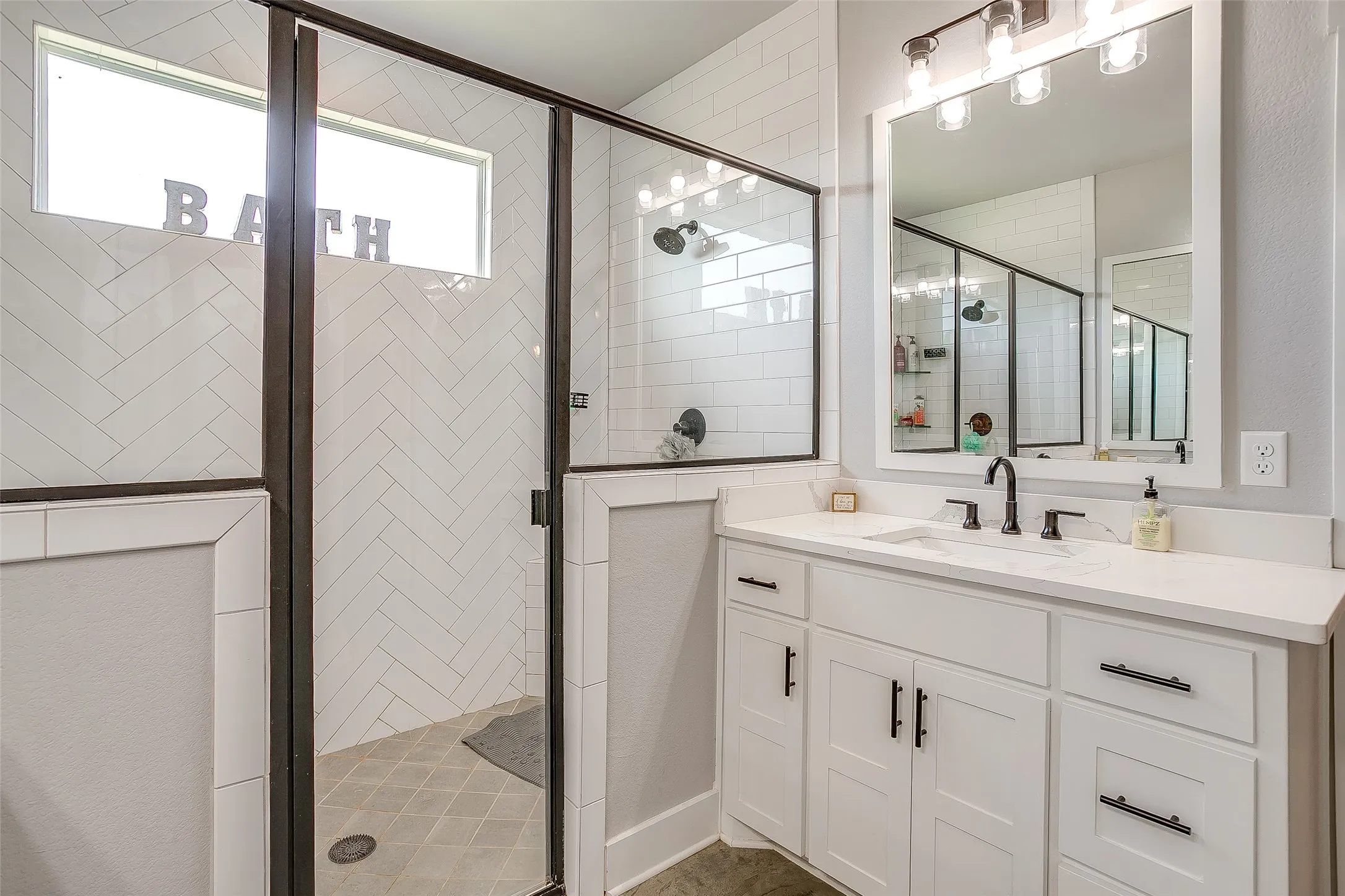 Single Family Residence For Sale in Parker County , 492 Clark Lake Road, Weatherford, Texas 76088, 4 Bedroom, 2 Bathroom, 2 Garage spaces, 2,150 Sqft, built in 2022, mls#21365413, Real Estate Agent in Weatherford, Homes For Sale in Parker county, Homes For Sale in Weatherford, Realtor in Weatherford Texas, Real Estate Brokerage Independent Realty Texas, Luminita Cordes Realtor