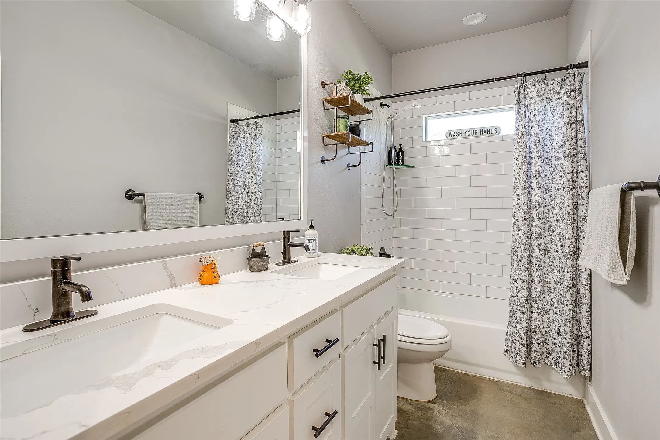 Single Family Residence For Sale in Parker County , 492 Clark Lake Road, Weatherford, Texas 76088, 4 Bedroom, 2 Bathroom, 2 Garage spaces, 2,150 Sqft, built in 2022, mls#21365413, Real Estate Agent in Weatherford, Homes For Sale in Parker county, Homes For Sale in Weatherford, Realtor in Weatherford Texas, Real Estate Brokerage Independent Realty Texas, Luminita Cordes Realtor