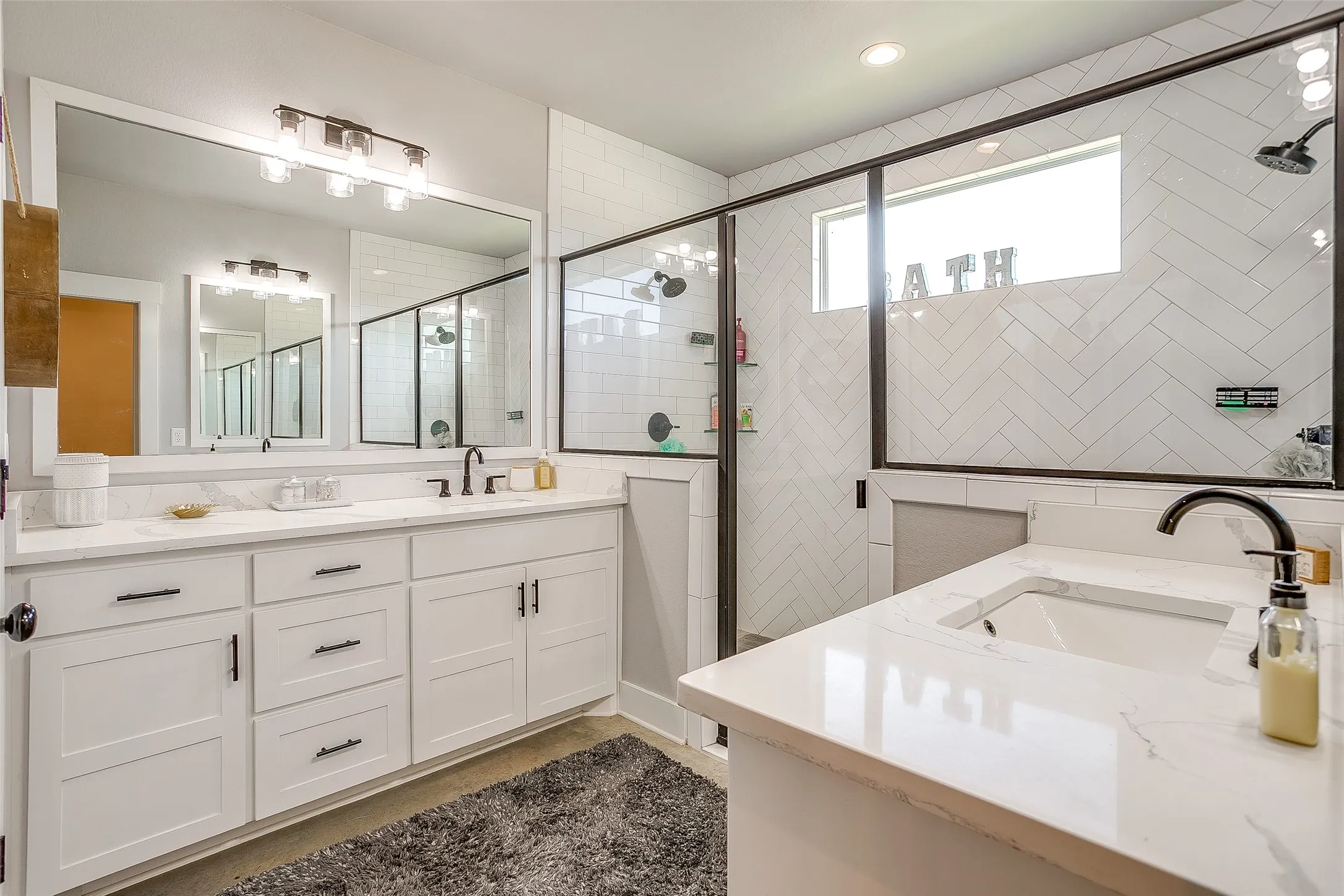 Single Family Residence For Sale in Parker County , 492 Clark Lake Road, Weatherford, Texas 76088, 4 Bedroom, 2 Bathroom, 2 Garage spaces, 2,150 Sqft, built in 2022, mls#21365413, Real Estate Agent in Weatherford, Homes For Sale in Parker county, Homes For Sale in Weatherford, Realtor in Weatherford Texas, Real Estate Brokerage Independent Realty Texas, Luminita Cordes Realtor