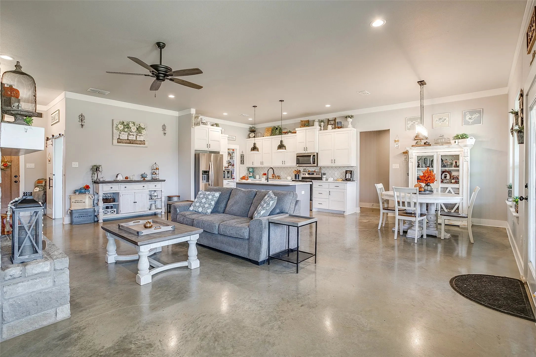 Single Family Residence For Sale in Parker County , 492 Clark Lake Road, Weatherford, Texas 76088, 4 Bedroom, 2 Bathroom, 2 Garage spaces, 2,150 Sqft, built in 2022, mls#21365413, Real Estate Agent in Weatherford, Homes For Sale in Parker county, Homes For Sale in Weatherford, Realtor in Weatherford Texas, Real Estate Brokerage Independent Realty Texas, Luminita Cordes Realtor