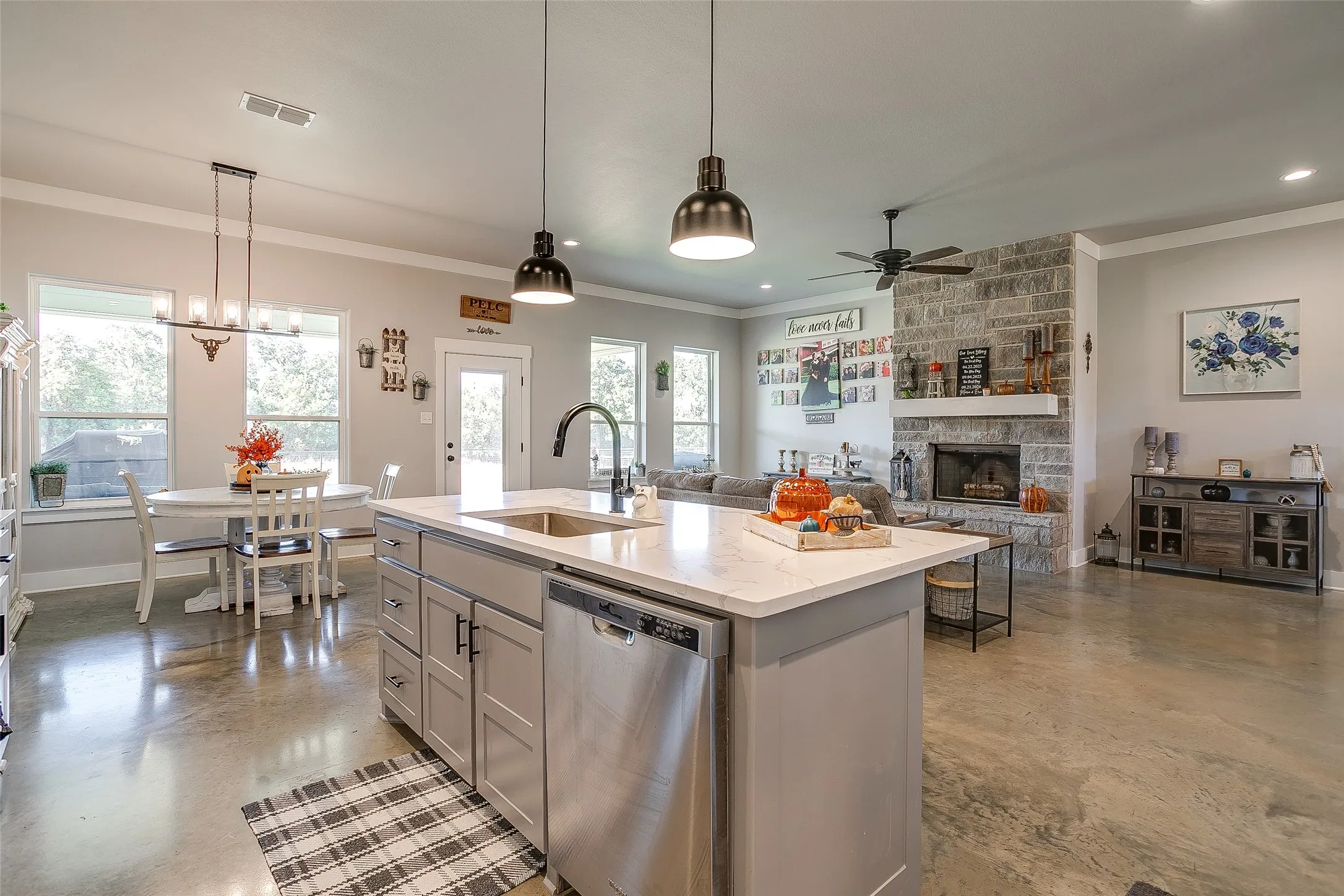 Single Family Residence For Sale in Parker County , 492 Clark Lake Road, Weatherford, Texas 76088, 4 Bedroom, 2 Bathroom, 2 Garage spaces, 2,150 Sqft, built in 2022, mls#21365413, Real Estate Agent in Weatherford, Homes For Sale in Parker county, Homes For Sale in Weatherford, Realtor in Weatherford Texas, Real Estate Brokerage Independent Realty Texas, Luminita Cordes Realtor