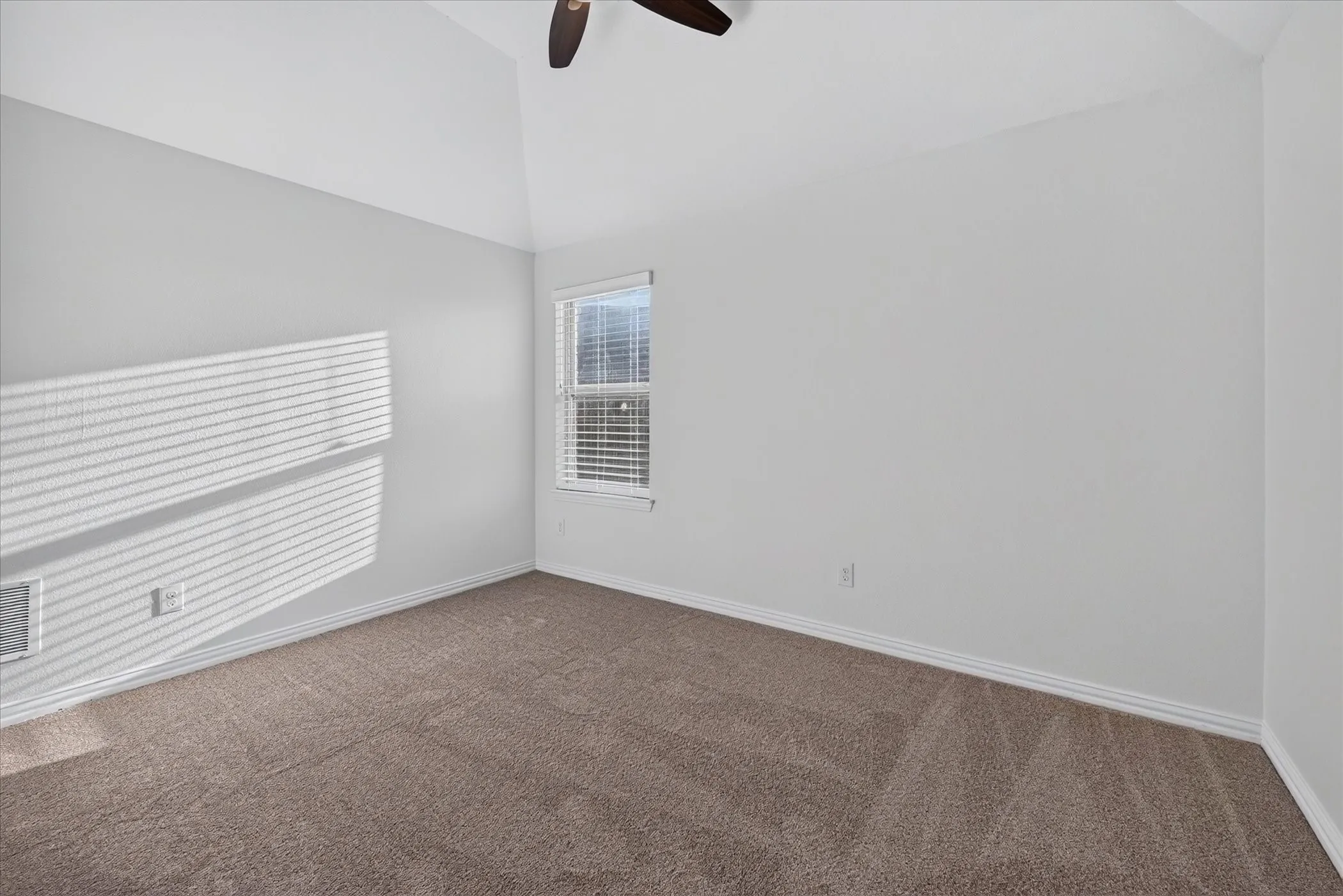 Single Family Residence For Rent in Dallas County , 7220 Notre Dame Drive, Irving, Texas 75063, 4 Bedroom, 3 Bathroom, 2 Garage spaces, 3,050 Sqft, built in 2015, mls#21366087, Real Estate Agent in Irving, Homes For Rent in Dallas county, Homes For Rent in Irving, Realtor in Irving Texas, Real Estate Brokerage Independent Realty Texas, Luminita Cordes Realtor
