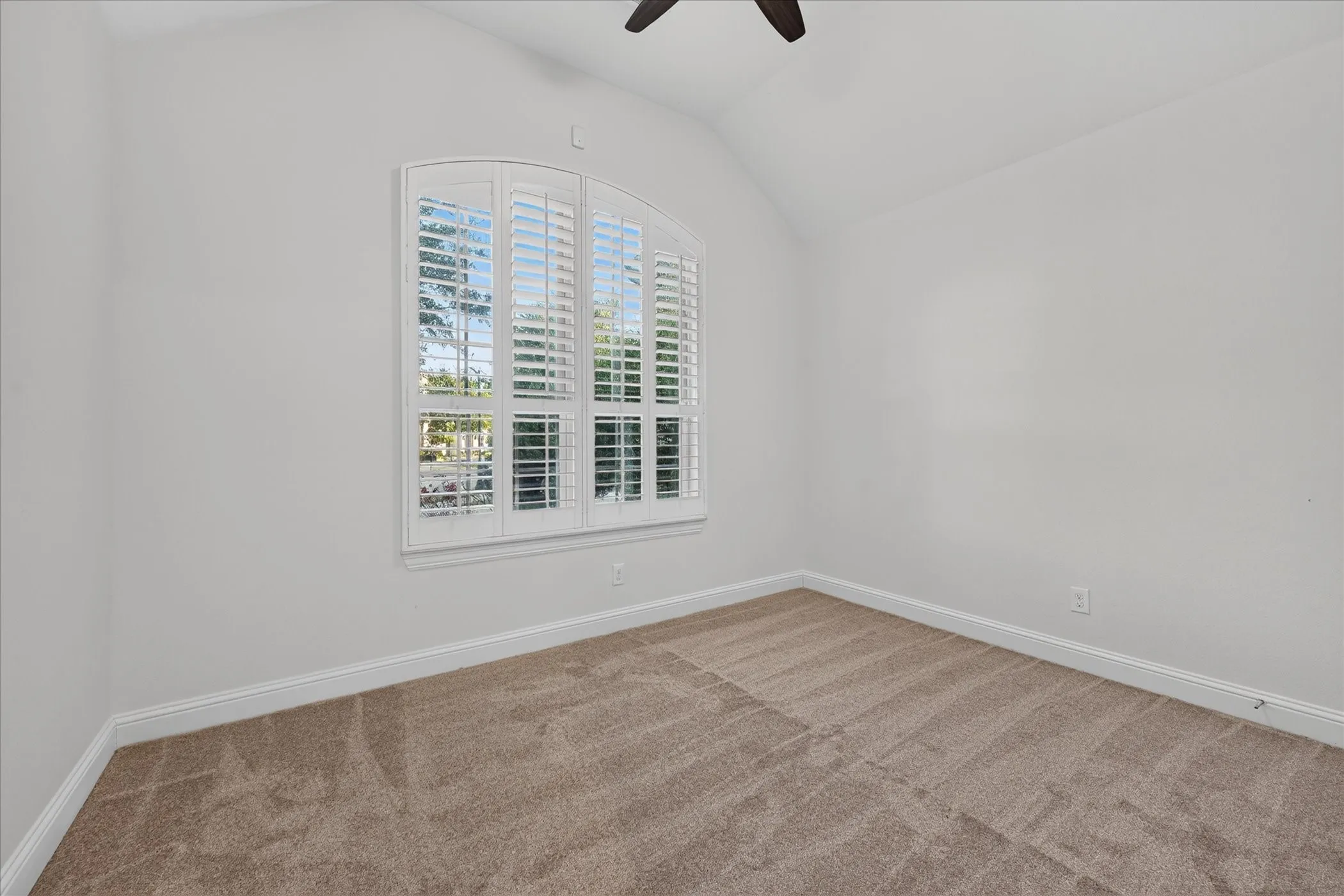 Single Family Residence For Rent in Dallas County , 7220 Notre Dame Drive, Irving, Texas 75063, 4 Bedroom, 3 Bathroom, 2 Garage spaces, 3,050 Sqft, built in 2015, mls#21366087, Real Estate Agent in Irving, Homes For Rent in Dallas county, Homes For Rent in Irving, Realtor in Irving Texas, Real Estate Brokerage Independent Realty Texas, Luminita Cordes Realtor