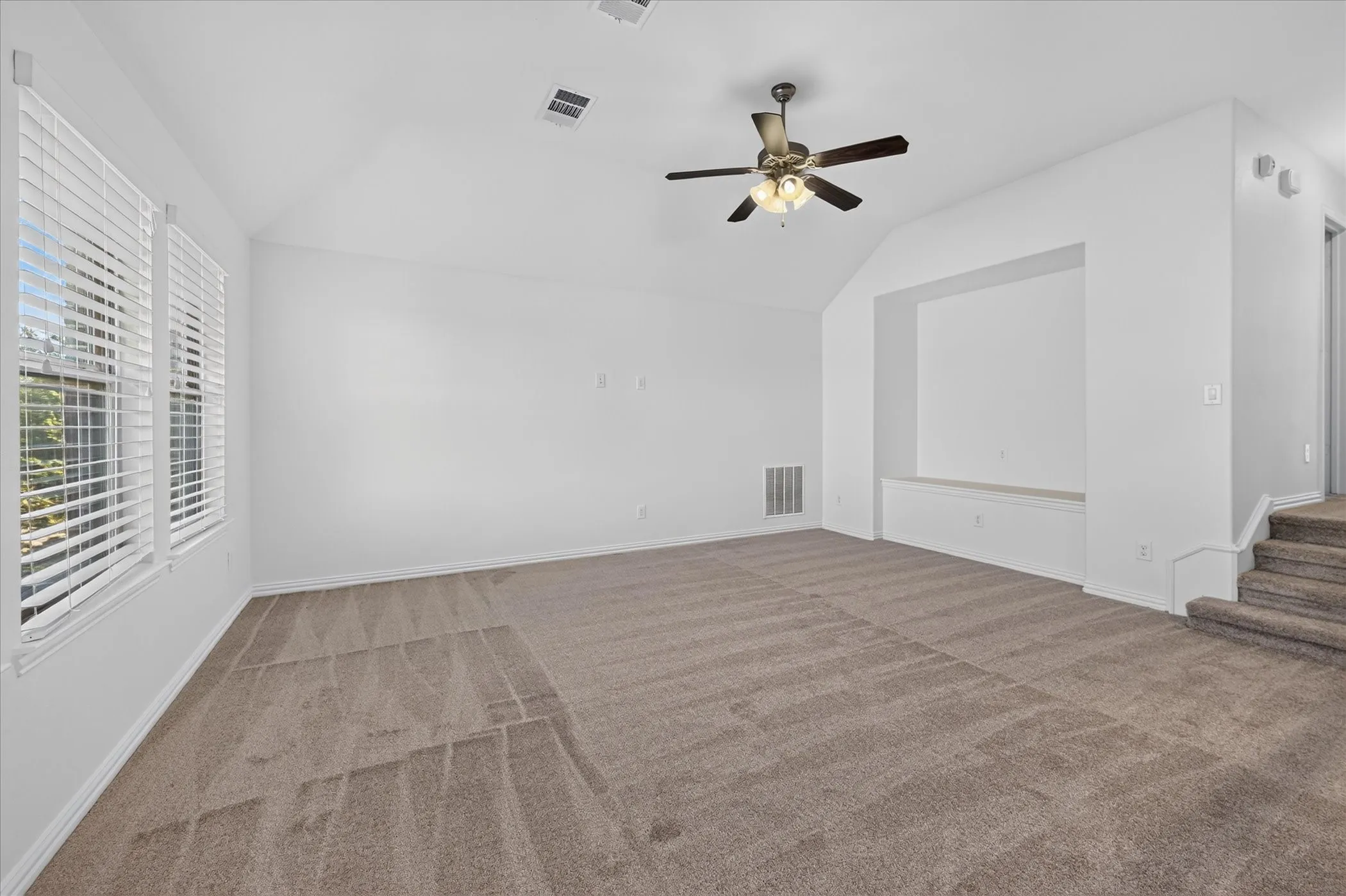 Single Family Residence For Rent in Dallas County , 7220 Notre Dame Drive, Irving, Texas 75063, 4 Bedroom, 3 Bathroom, 2 Garage spaces, 3,050 Sqft, built in 2015, mls#21366087, Real Estate Agent in Irving, Homes For Rent in Dallas county, Homes For Rent in Irving, Realtor in Irving Texas, Real Estate Brokerage Independent Realty Texas, Luminita Cordes Realtor