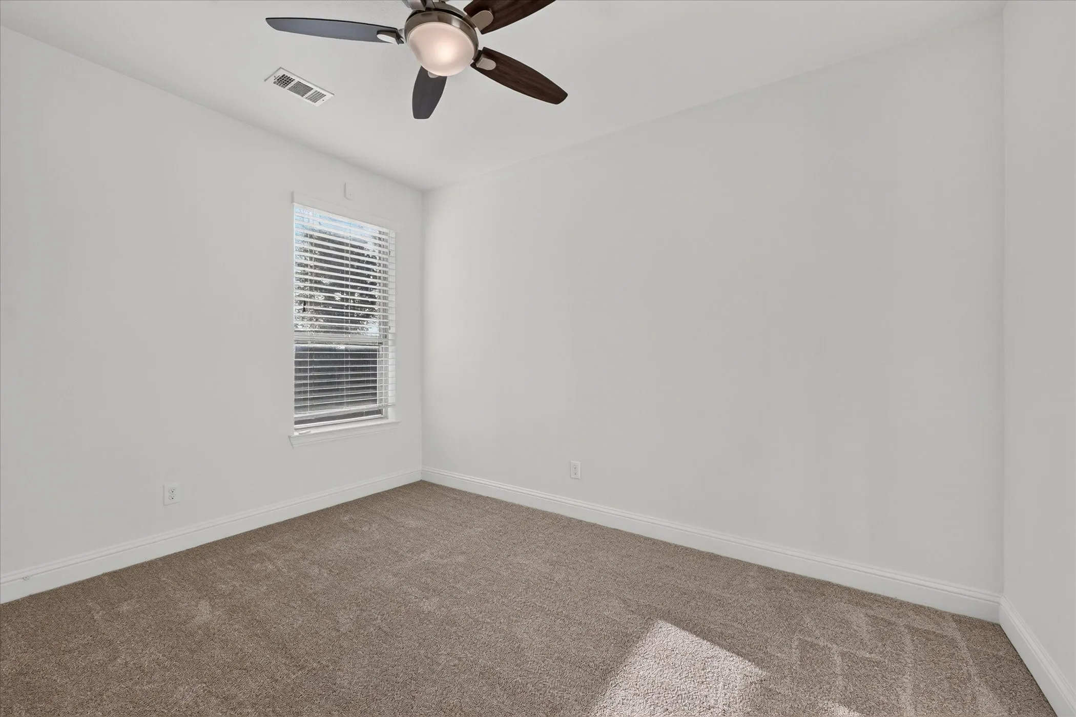 Single Family Residence For Rent in Dallas County , 7220 Notre Dame Drive, Irving, Texas 75063, 4 Bedroom, 3 Bathroom, 2 Garage spaces, 3,050 Sqft, built in 2015, mls#21366087, Real Estate Agent in Irving, Homes For Rent in Dallas county, Homes For Rent in Irving, Realtor in Irving Texas, Real Estate Brokerage Independent Realty Texas, Luminita Cordes Realtor