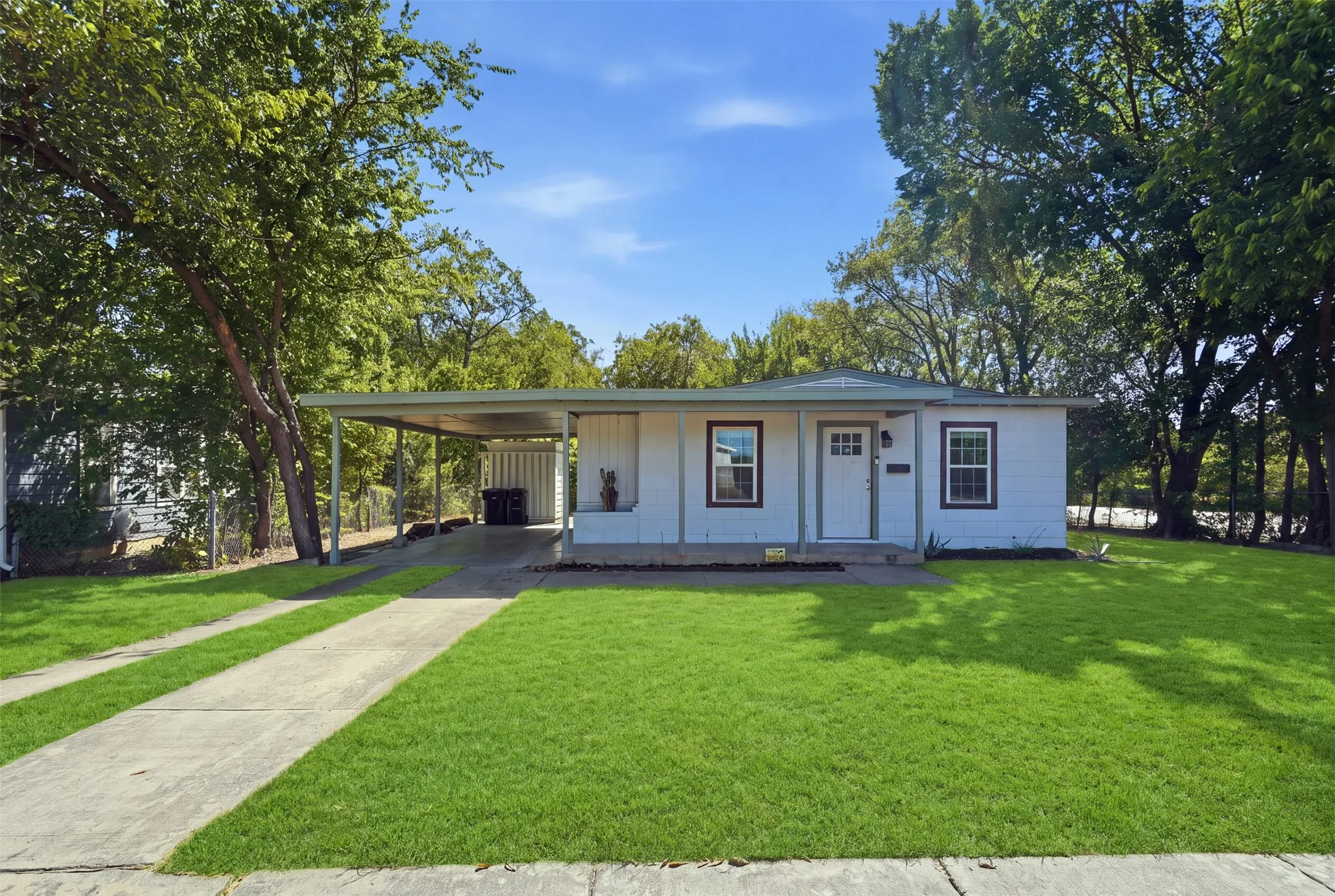 Single Family Residence For Sale in Tarrant County , 5797 6th Avenue, Fort Worth, Texas 76134, 3 Bedroom, 1 Bathroom, Garage spaces, 1,088 Sqft, built in 1955, mls#21366052, Real Estate Agent in Fort Worth, Homes For Sale in Tarrant county, Homes For Sale in Fort Worth, Realtor in Fort Worth Texas, Real Estate Brokerage Independent Realty Texas, Luminita Cordes Realtor
