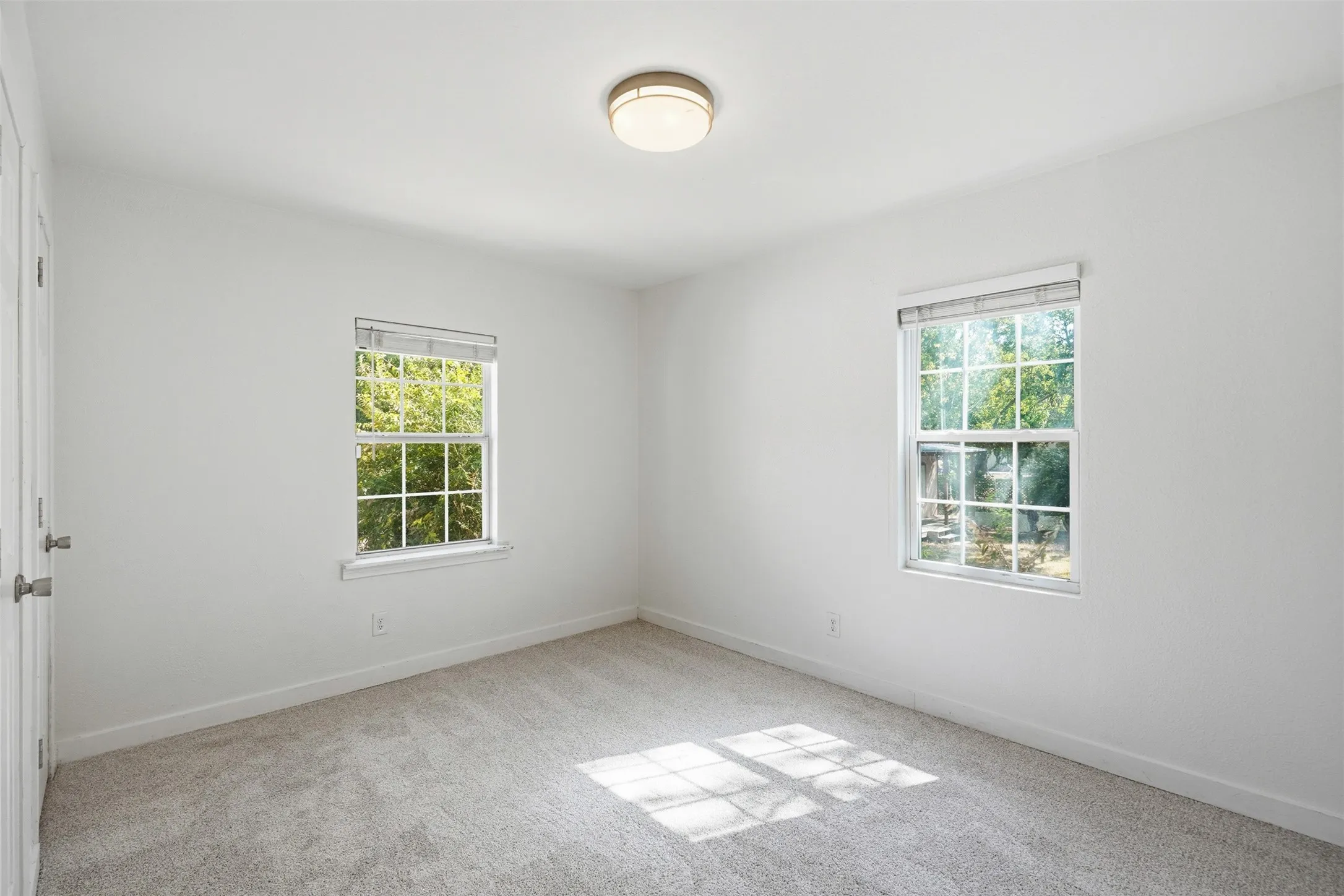 Single Family Residence For Sale in Tarrant County , 5797 6th Avenue, Fort Worth, Texas 76134, 3 Bedroom, 1 Bathroom, Garage spaces, 1,088 Sqft, built in 1955, mls#21366052, Real Estate Agent in Fort Worth, Homes For Sale in Tarrant county, Homes For Sale in Fort Worth, Realtor in Fort Worth Texas, Real Estate Brokerage Independent Realty Texas, Luminita Cordes Realtor