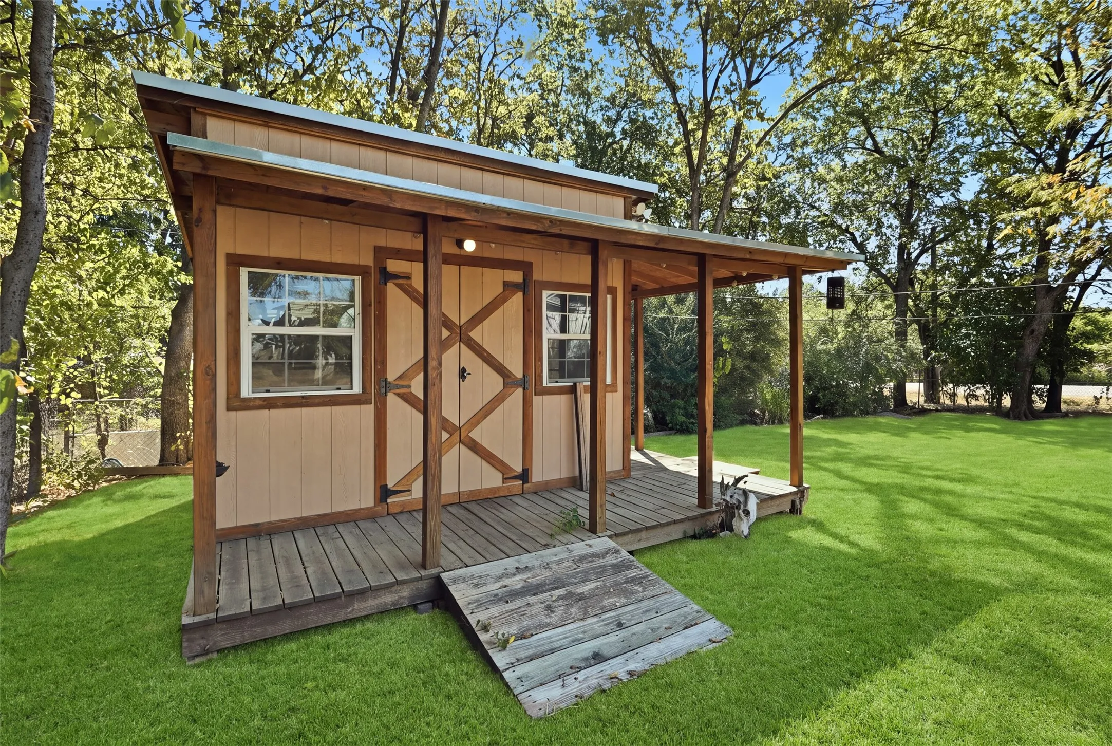 Single Family Residence For Sale in Tarrant County , 5797 6th Avenue, Fort Worth, Texas 76134, 3 Bedroom, 1 Bathroom, Garage spaces, 1,088 Sqft, built in 1955, mls#21366052, Real Estate Agent in Fort Worth, Homes For Sale in Tarrant county, Homes For Sale in Fort Worth, Realtor in Fort Worth Texas, Real Estate Brokerage Independent Realty Texas, Luminita Cordes Realtor