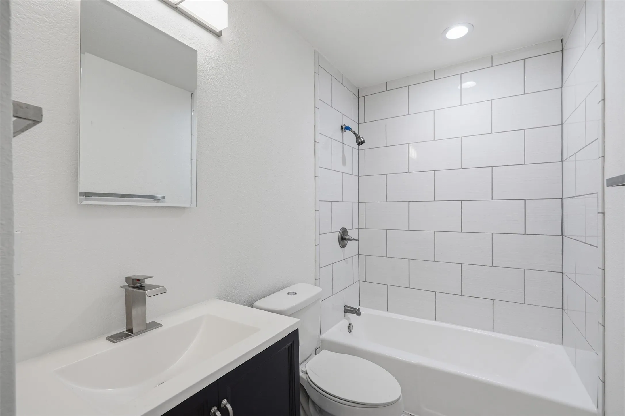 Single Family Residence For Sale in Tarrant County , 5797 6th Avenue, Fort Worth, Texas 76134, 3 Bedroom, 1 Bathroom, Garage spaces, 1,088 Sqft, built in 1955, mls#21366052, Real Estate Agent in Fort Worth, Homes For Sale in Tarrant county, Homes For Sale in Fort Worth, Realtor in Fort Worth Texas, Real Estate Brokerage Independent Realty Texas, Luminita Cordes Realtor