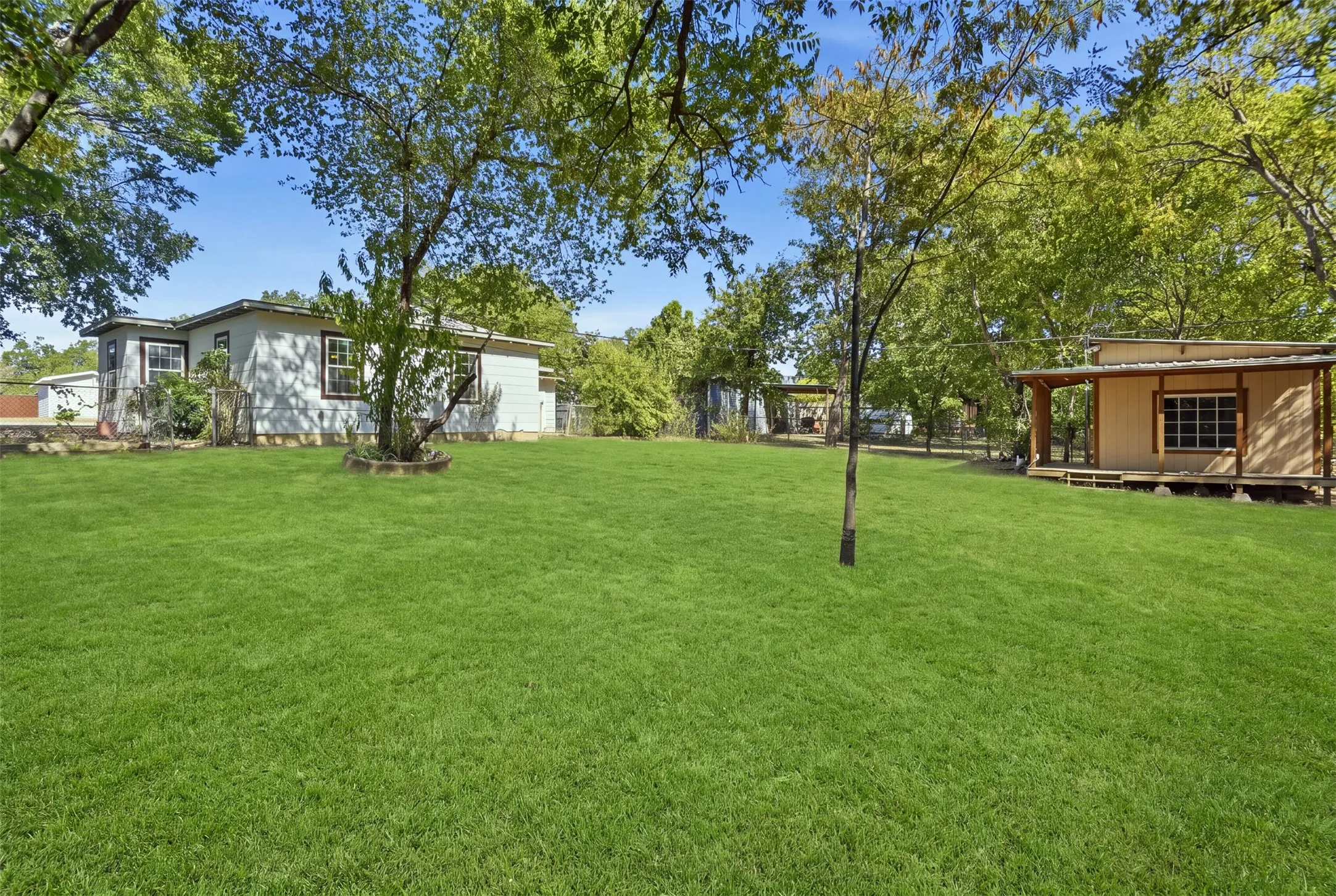 Single Family Residence For Sale in Tarrant County , 5797 6th Avenue, Fort Worth, Texas 76134, 3 Bedroom, 1 Bathroom, Garage spaces, 1,088 Sqft, built in 1955, mls#21366052, Real Estate Agent in Fort Worth, Homes For Sale in Tarrant county, Homes For Sale in Fort Worth, Realtor in Fort Worth Texas, Real Estate Brokerage Independent Realty Texas, Luminita Cordes Realtor