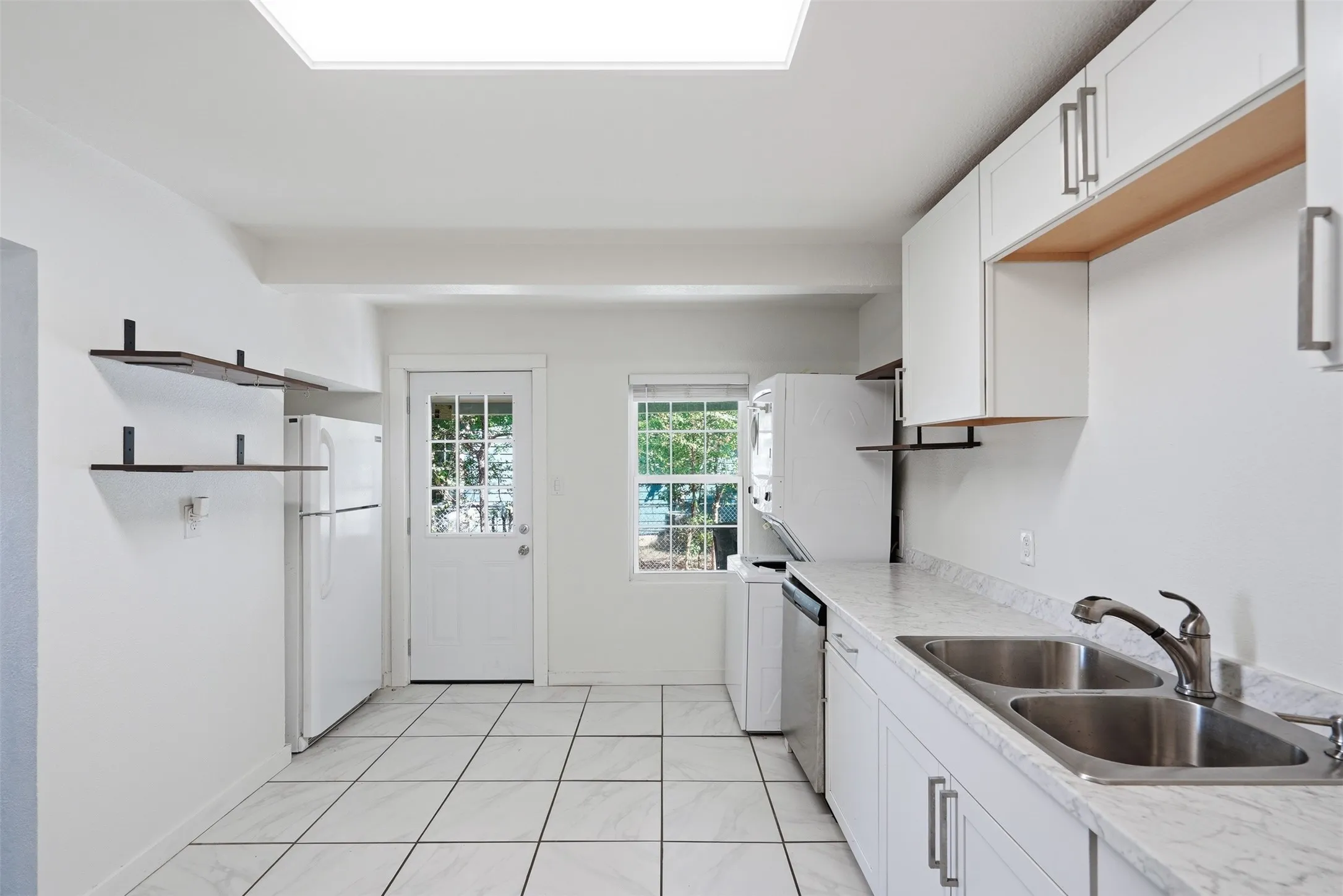 Single Family Residence For Sale in Tarrant County , 5797 6th Avenue, Fort Worth, Texas 76134, 3 Bedroom, 1 Bathroom, Garage spaces, 1,088 Sqft, built in 1955, mls#21366052, Real Estate Agent in Fort Worth, Homes For Sale in Tarrant county, Homes For Sale in Fort Worth, Realtor in Fort Worth Texas, Real Estate Brokerage Independent Realty Texas, Luminita Cordes Realtor