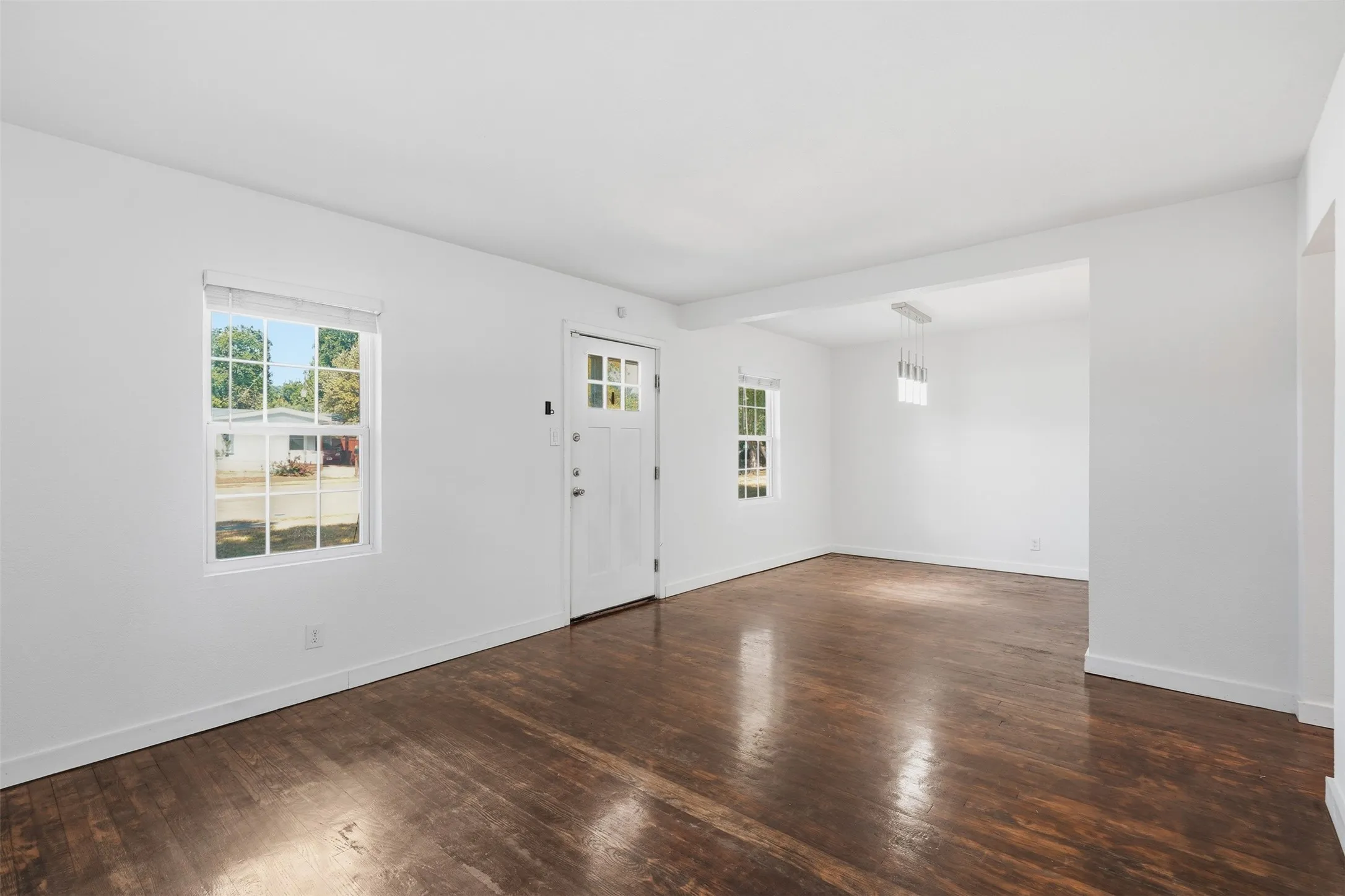 Single Family Residence For Sale in Tarrant County , 5797 6th Avenue, Fort Worth, Texas 76134, 3 Bedroom, 1 Bathroom, Garage spaces, 1,088 Sqft, built in 1955, mls#21366052, Real Estate Agent in Fort Worth, Homes For Sale in Tarrant county, Homes For Sale in Fort Worth, Realtor in Fort Worth Texas, Real Estate Brokerage Independent Realty Texas, Luminita Cordes Realtor