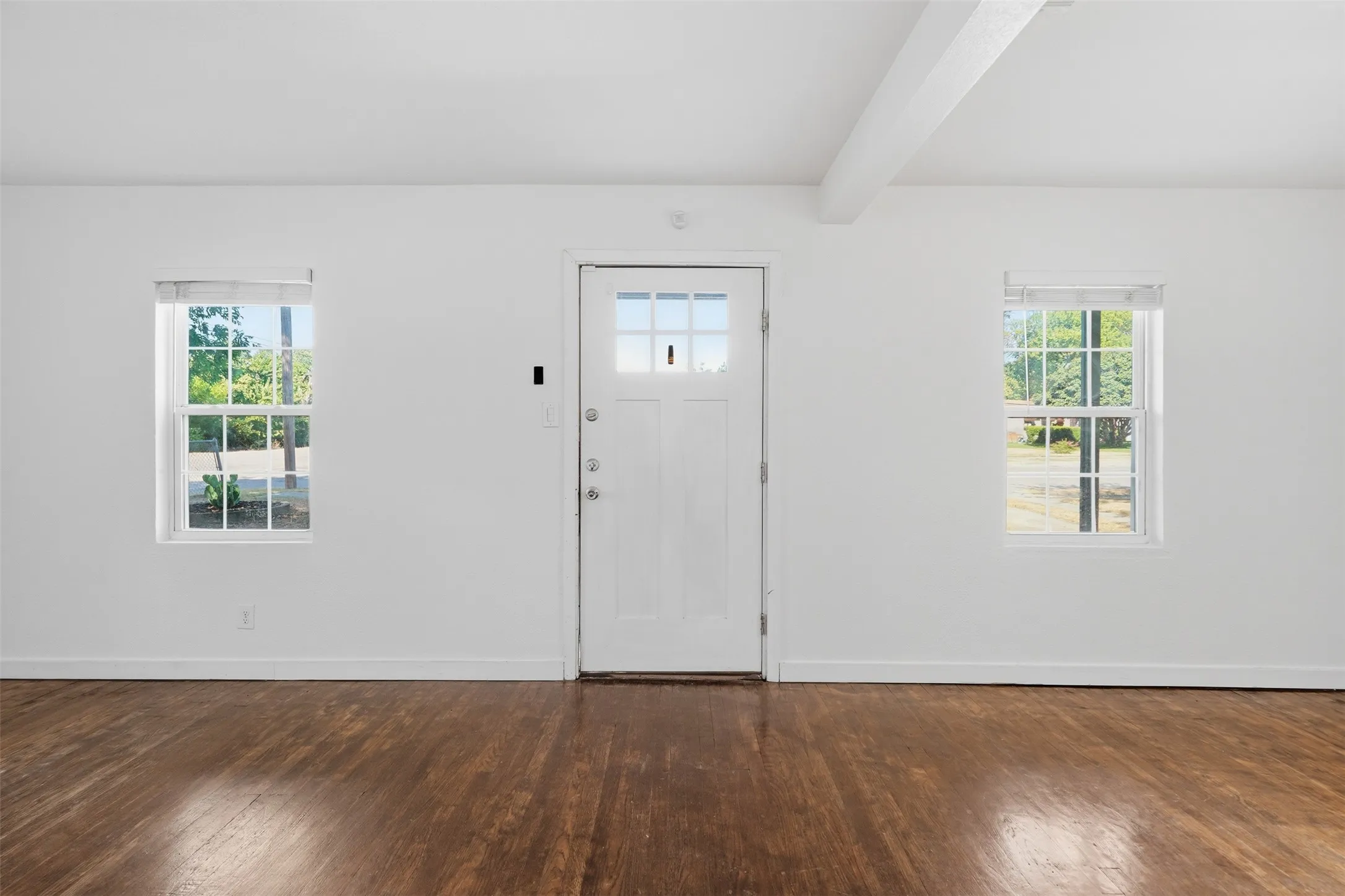 Single Family Residence For Sale in Tarrant County , 5797 6th Avenue, Fort Worth, Texas 76134, 3 Bedroom, 1 Bathroom, Garage spaces, 1,088 Sqft, built in 1955, mls#21366052, Real Estate Agent in Fort Worth, Homes For Sale in Tarrant county, Homes For Sale in Fort Worth, Realtor in Fort Worth Texas, Real Estate Brokerage Independent Realty Texas, Luminita Cordes Realtor