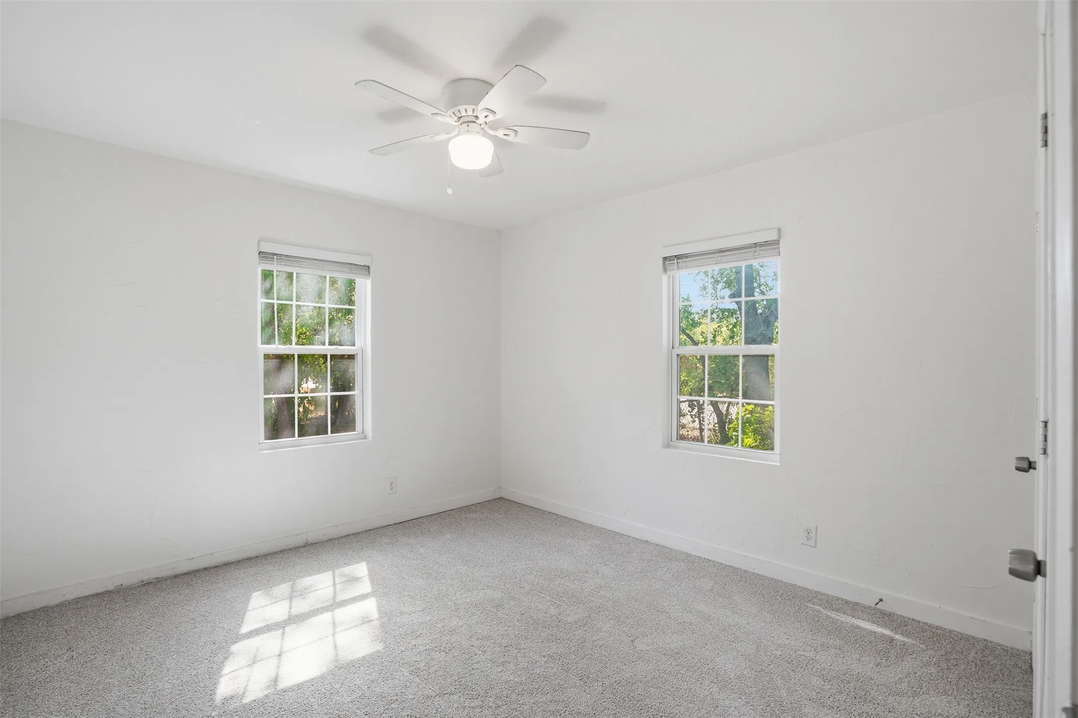Single Family Residence For Sale in Tarrant County , 5797 6th Avenue, Fort Worth, Texas 76134, 3 Bedroom, 1 Bathroom, Garage spaces, 1,088 Sqft, built in 1955, mls#21366052, Real Estate Agent in Fort Worth, Homes For Sale in Tarrant county, Homes For Sale in Fort Worth, Realtor in Fort Worth Texas, Real Estate Brokerage Independent Realty Texas, Luminita Cordes Realtor