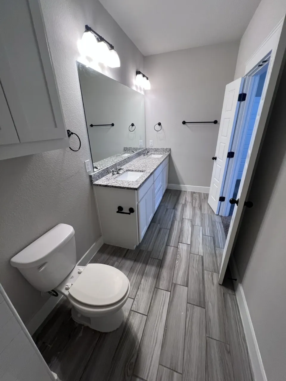 Dual vanity featuring granite countertops and undermount sinks