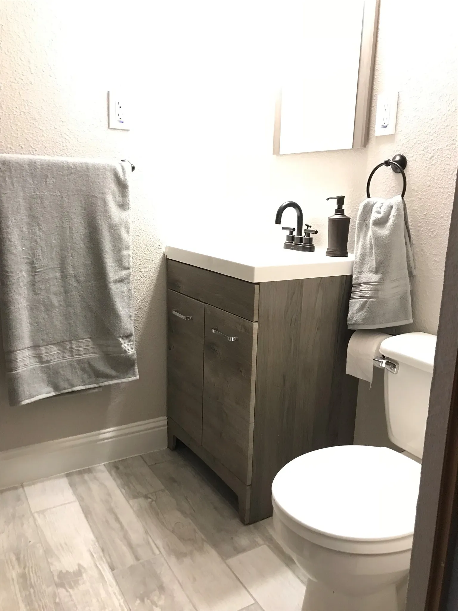 Single Family Residence For Rent in Dallas County , 1502 Dale Place, Irving, Texas 75061, 4 Bedroom, 2 Bathroom, Garage spaces, 1,304 Sqft, built in 1954, Price $2,149, mls#21366096, Real Estate Agent in Irving, Homes For Rent in Dallas county, Homes For Rent in Irving, Realtor in Irving Texas, Real Estate Brokerage Independent Realty Texas, Luminita Cordes Realtor