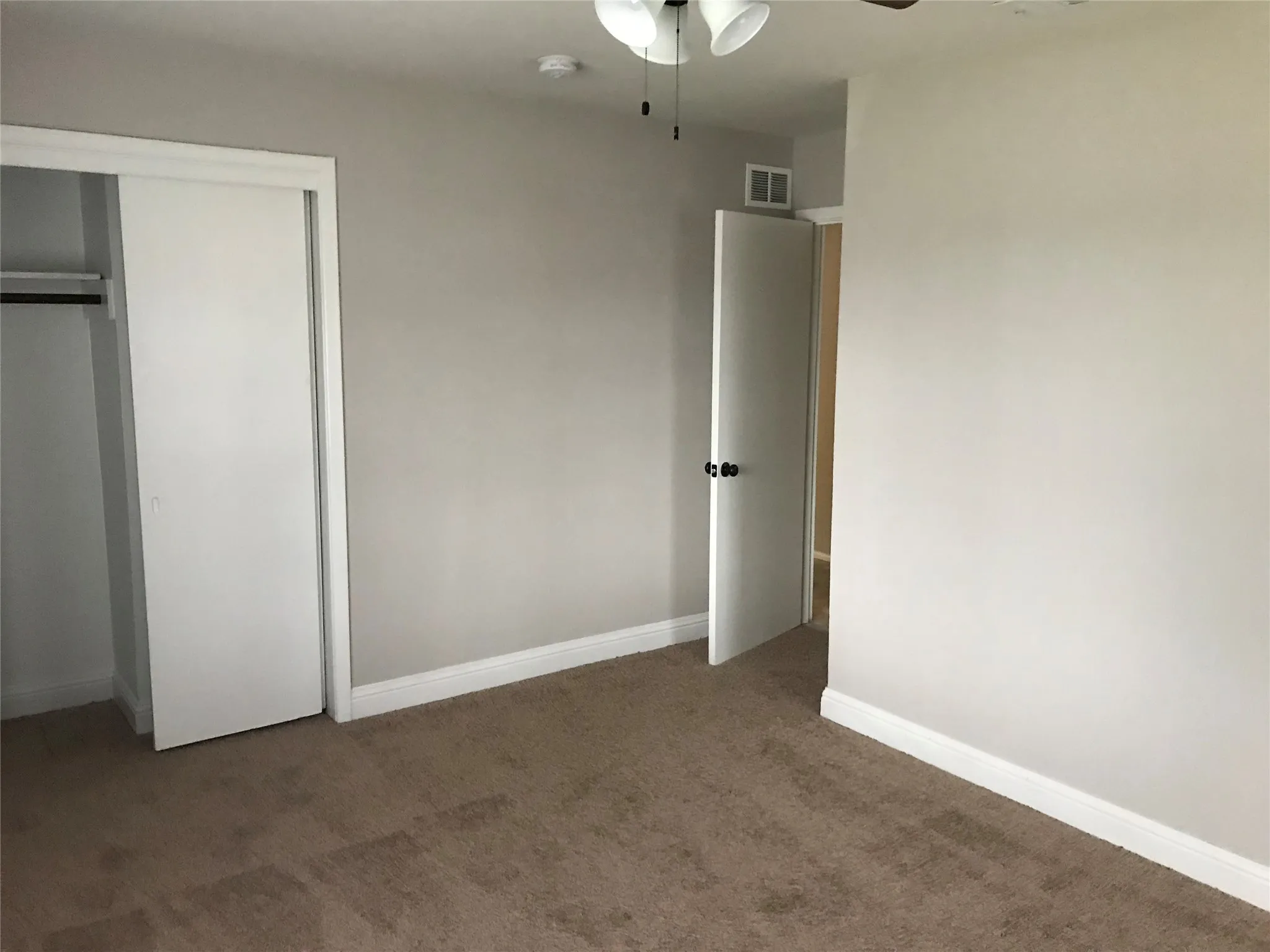 Single Family Residence For Rent in Dallas County , 1502 Dale Place, Irving, Texas 75061, 4 Bedroom, 2 Bathroom, Garage spaces, 1,304 Sqft, built in 1954, Price $2,149, mls#21366096, Real Estate Agent in Irving, Homes For Rent in Dallas county, Homes For Rent in Irving, Realtor in Irving Texas, Real Estate Brokerage Independent Realty Texas, Luminita Cordes Realtor