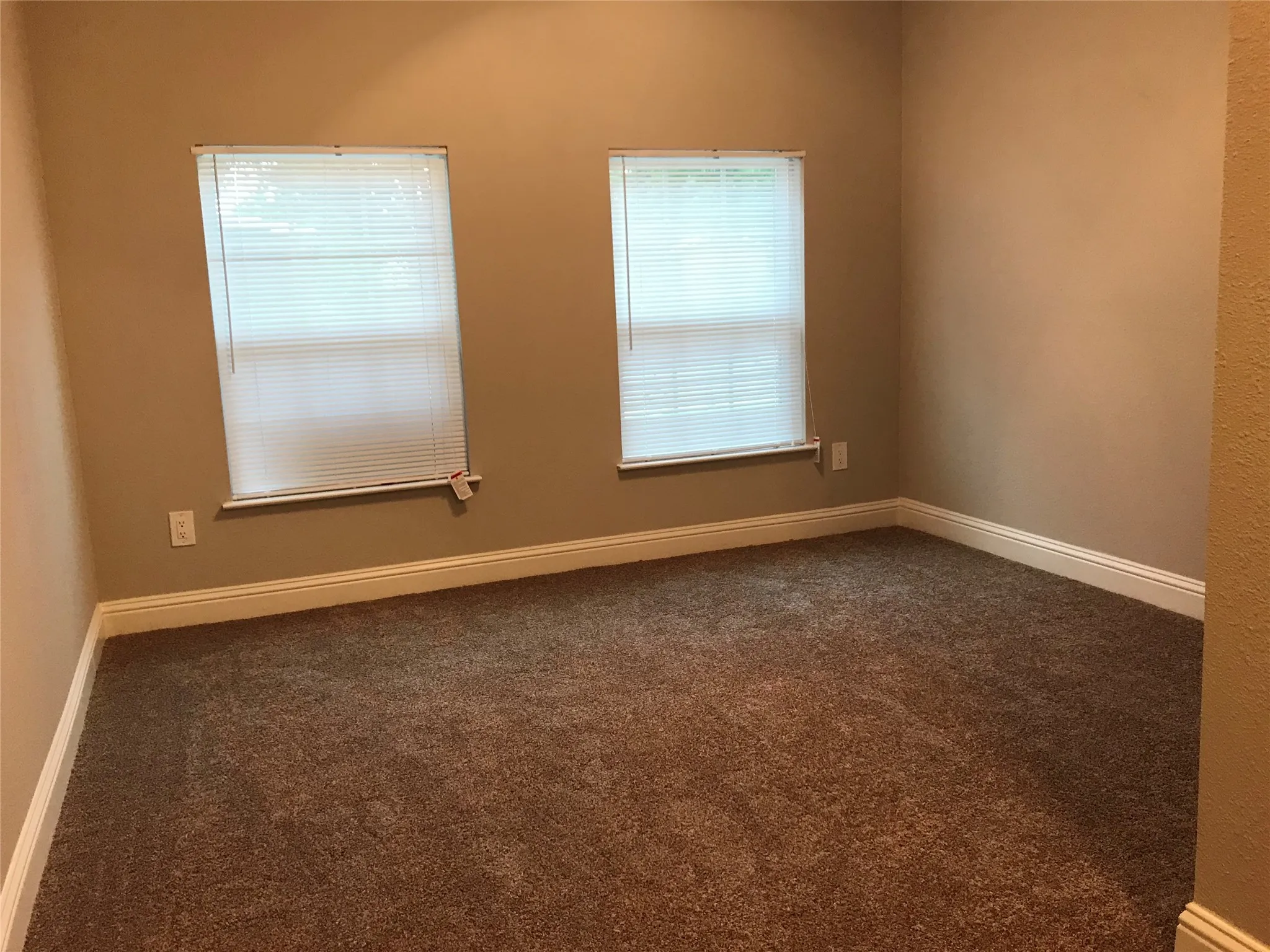 Single Family Residence For Rent in Dallas County , 1502 Dale Place, Irving, Texas 75061, 4 Bedroom, 2 Bathroom, Garage spaces, 1,304 Sqft, built in 1954, Price $2,149, mls#21366096, Real Estate Agent in Irving, Homes For Rent in Dallas county, Homes For Rent in Irving, Realtor in Irving Texas, Real Estate Brokerage Independent Realty Texas, Luminita Cordes Realtor
