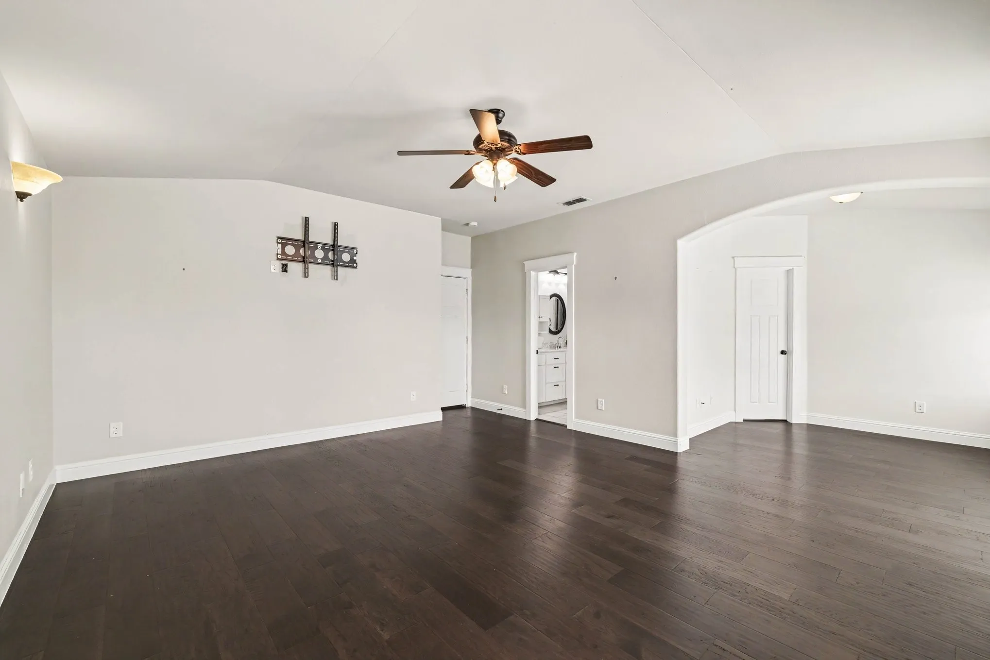 Single Family Residence For Sale in Collin County , 508 N Tennessee Street B, Mc Kinney, Texas 75069, 3 Bedroom, 3 Bathroom, 2 Garage spaces, 2,457 Sqft, built in 2013, mls#21362240, Real Estate Agent in Mc Kinney, Homes For Sale in Collin county, Homes For Sale in Mc Kinney, Realtor in Mc Kinney Texas, Real Estate Brokerage Independent Realty Texas, Luminita Cordes Realtor