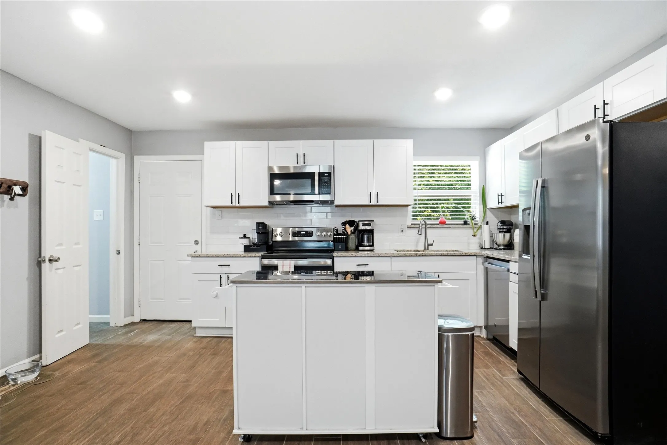 Single Family Residence For Sale in Tarrant County , 436 Arthur Drive, Hurst, Texas 76053, 3 Bedroom, 1 Bathroom, 1 Garage spaces, 1,054 Sqft, built in 1952, mls#21364774, Real Estate Agent in Hurst, Homes For Sale in Tarrant county, Homes For Sale in Hurst, Realtor in Hurst Texas, Real Estate Brokerage Independent Realty Texas, Luminita Cordes Realtor