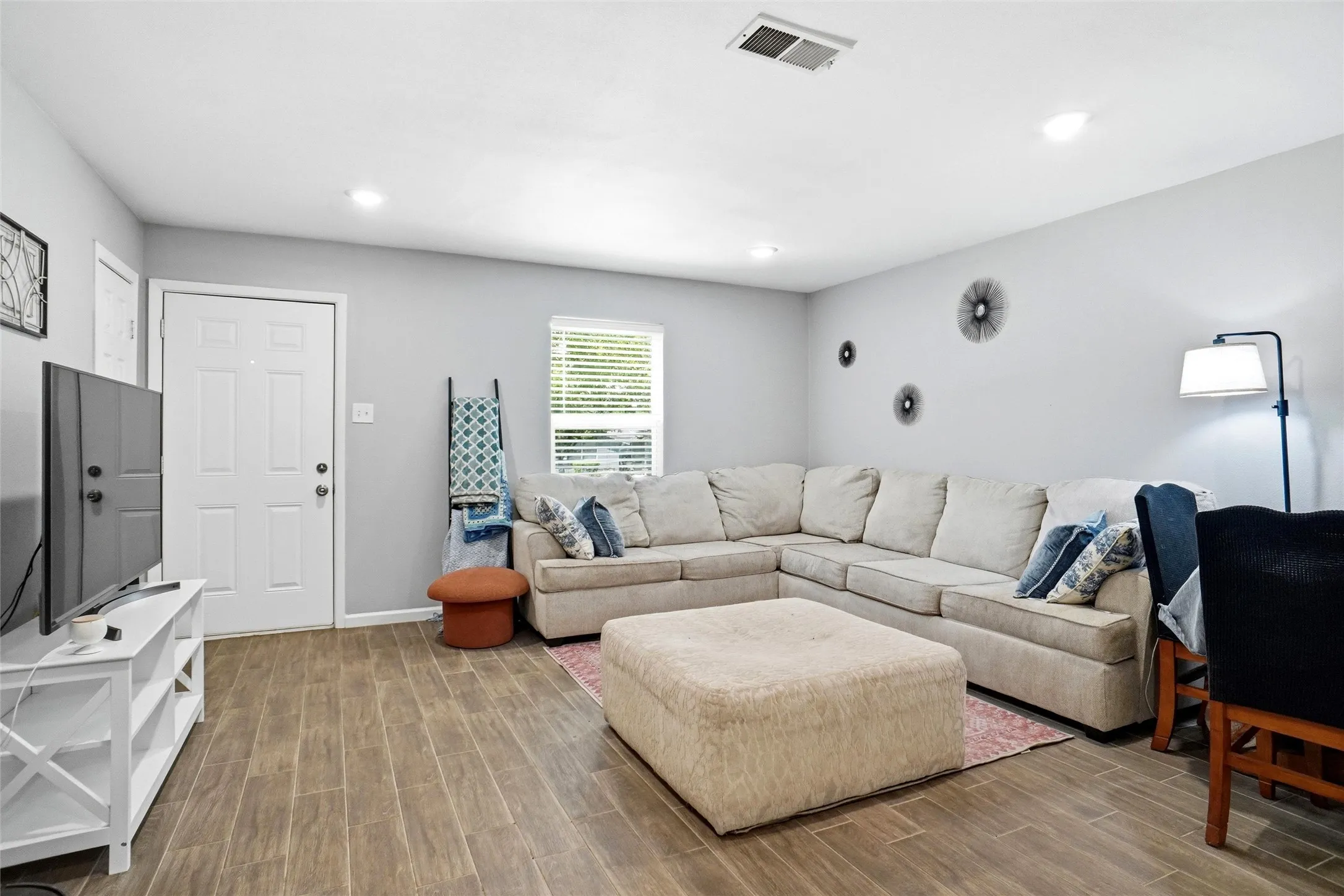 Single Family Residence For Sale in Tarrant County , 436 Arthur Drive, Hurst, Texas 76053, 3 Bedroom, 1 Bathroom, 1 Garage spaces, 1,054 Sqft, built in 1952, mls#21364774, Real Estate Agent in Hurst, Homes For Sale in Tarrant county, Homes For Sale in Hurst, Realtor in Hurst Texas, Real Estate Brokerage Independent Realty Texas, Luminita Cordes Realtor
