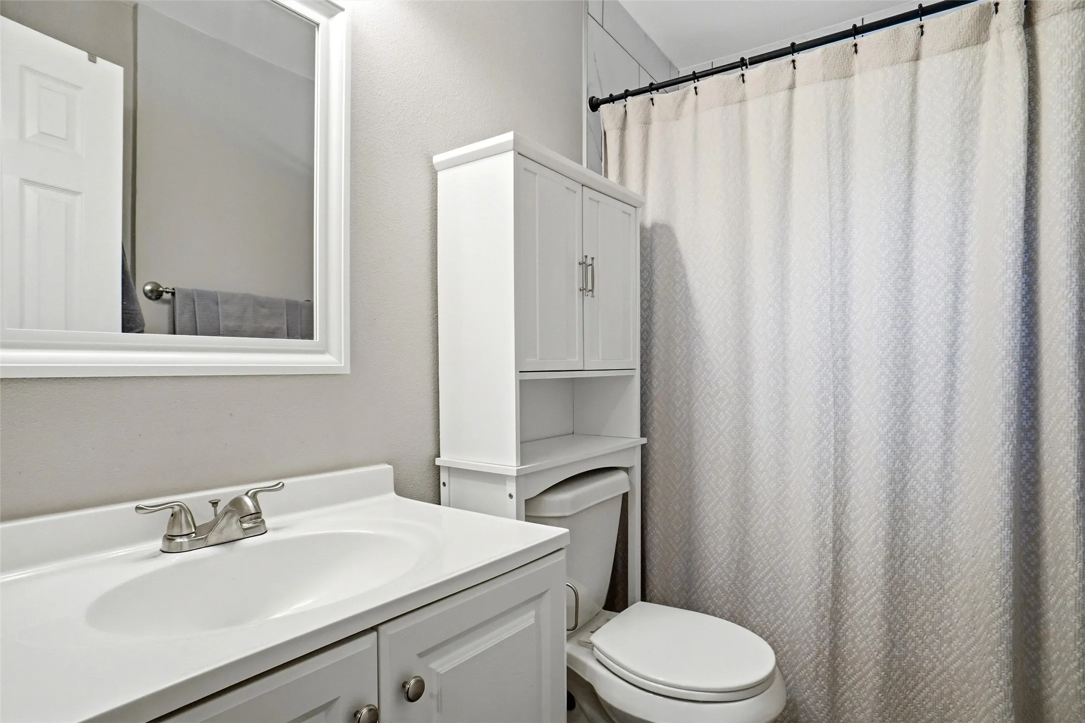 Single Family Residence For Sale in Tarrant County , 436 Arthur Drive, Hurst, Texas 76053, 3 Bedroom, 1 Bathroom, 1 Garage spaces, 1,054 Sqft, built in 1952, mls#21364774, Real Estate Agent in Hurst, Homes For Sale in Tarrant county, Homes For Sale in Hurst, Realtor in Hurst Texas, Real Estate Brokerage Independent Realty Texas, Luminita Cordes Realtor