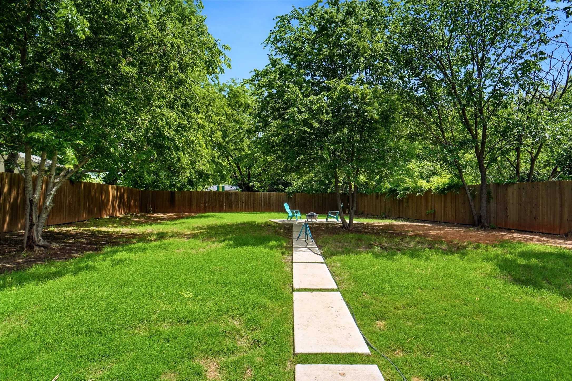 Single Family Residence For Sale in Tarrant County , 436 Arthur Drive, Hurst, Texas 76053, 3 Bedroom, 1 Bathroom, 1 Garage spaces, 1,054 Sqft, built in 1952, mls#21364774, Real Estate Agent in Hurst, Homes For Sale in Tarrant county, Homes For Sale in Hurst, Realtor in Hurst Texas, Real Estate Brokerage Independent Realty Texas, Luminita Cordes Realtor