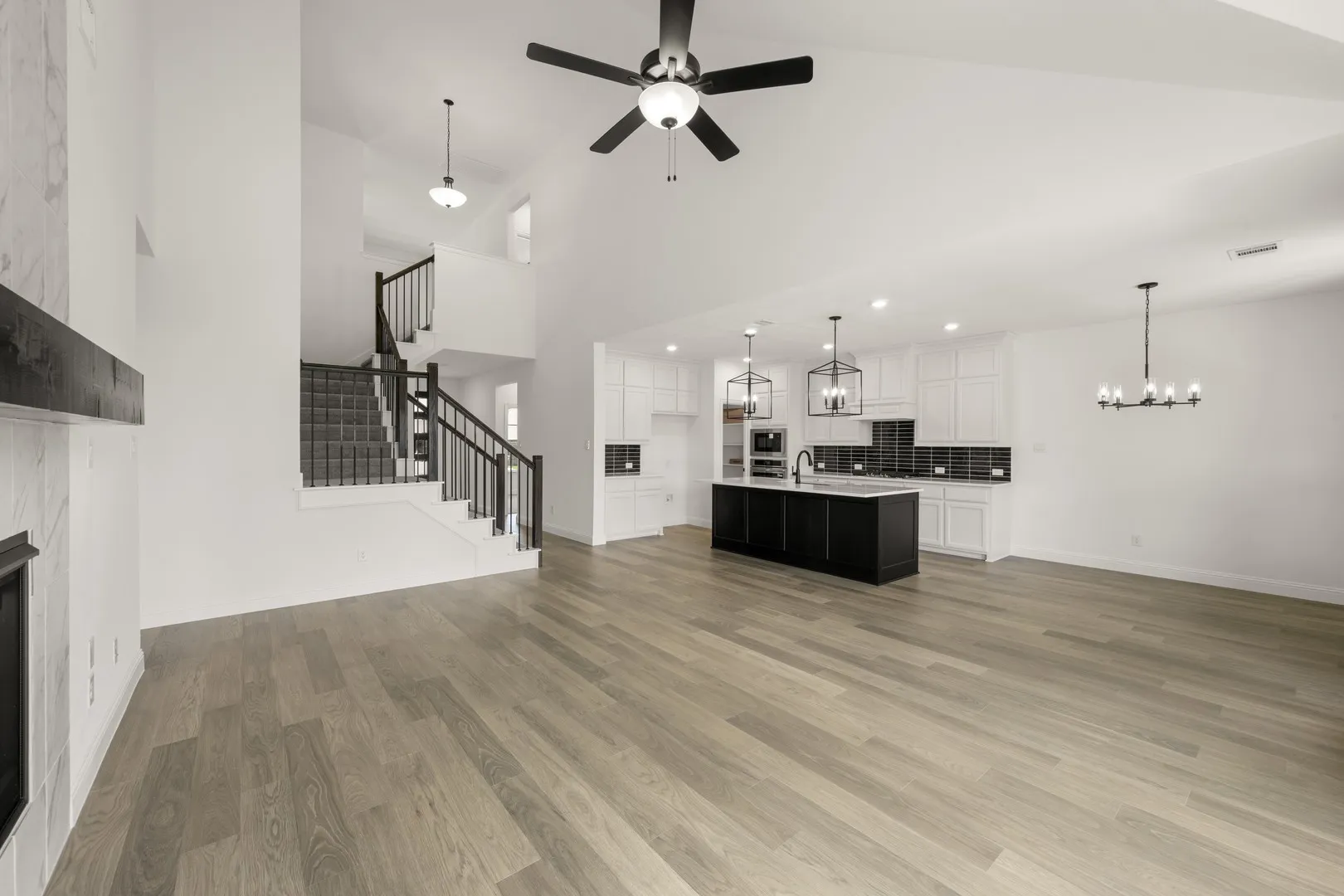 962 Richard Pittmon- Living Room-2