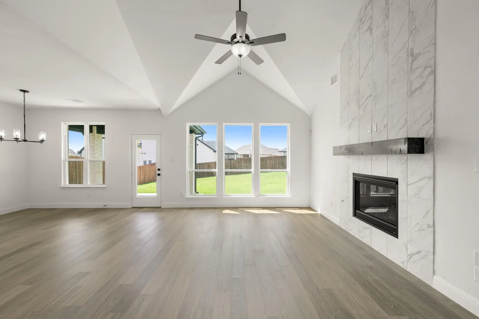 962 Richard Pittmon- Living Room-1