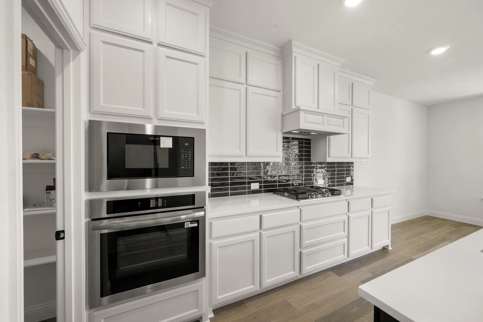 962 Richard Pittmon- Kitchen-4