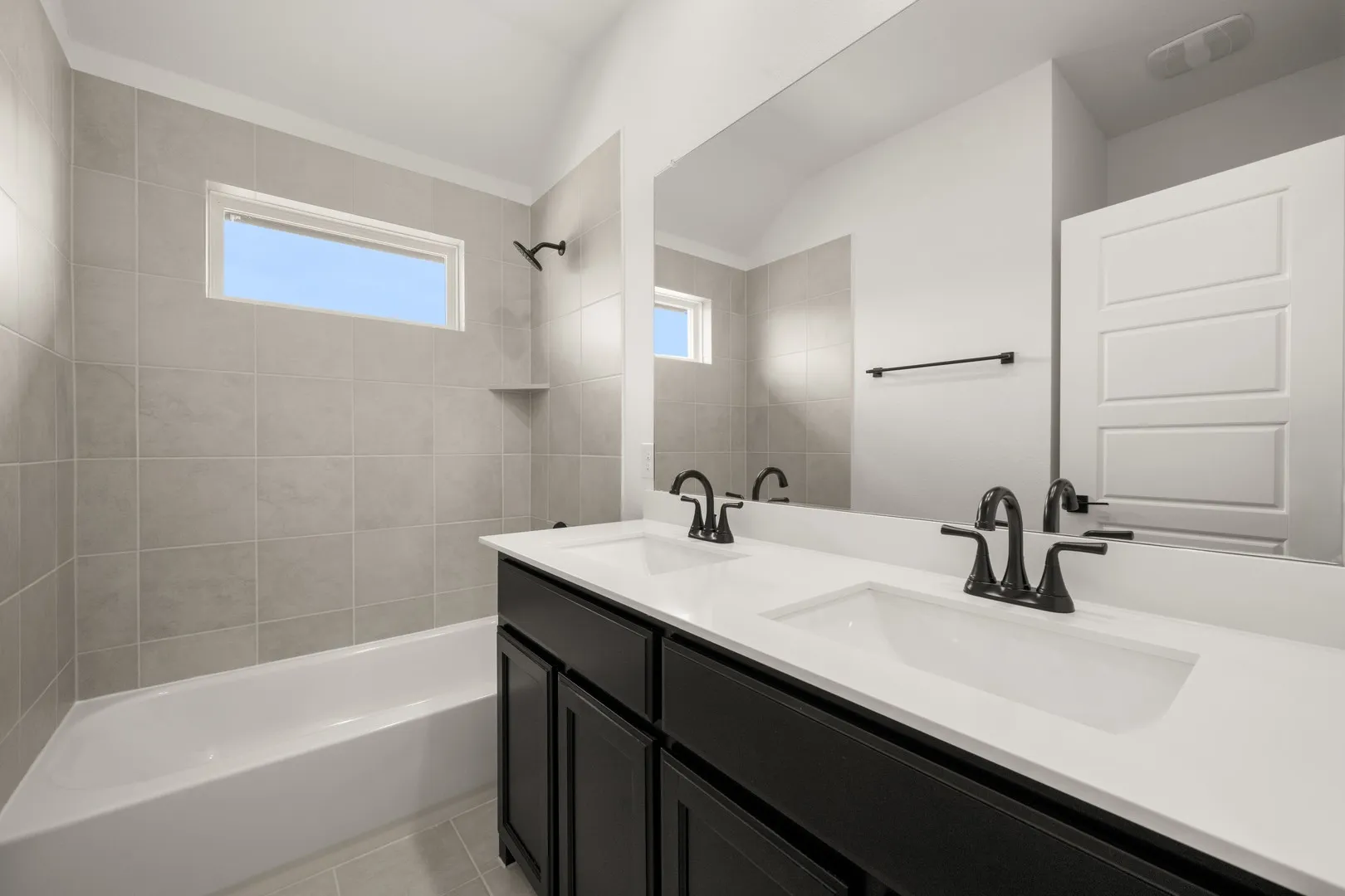 962 Richard Pittmon- Bathroom-2