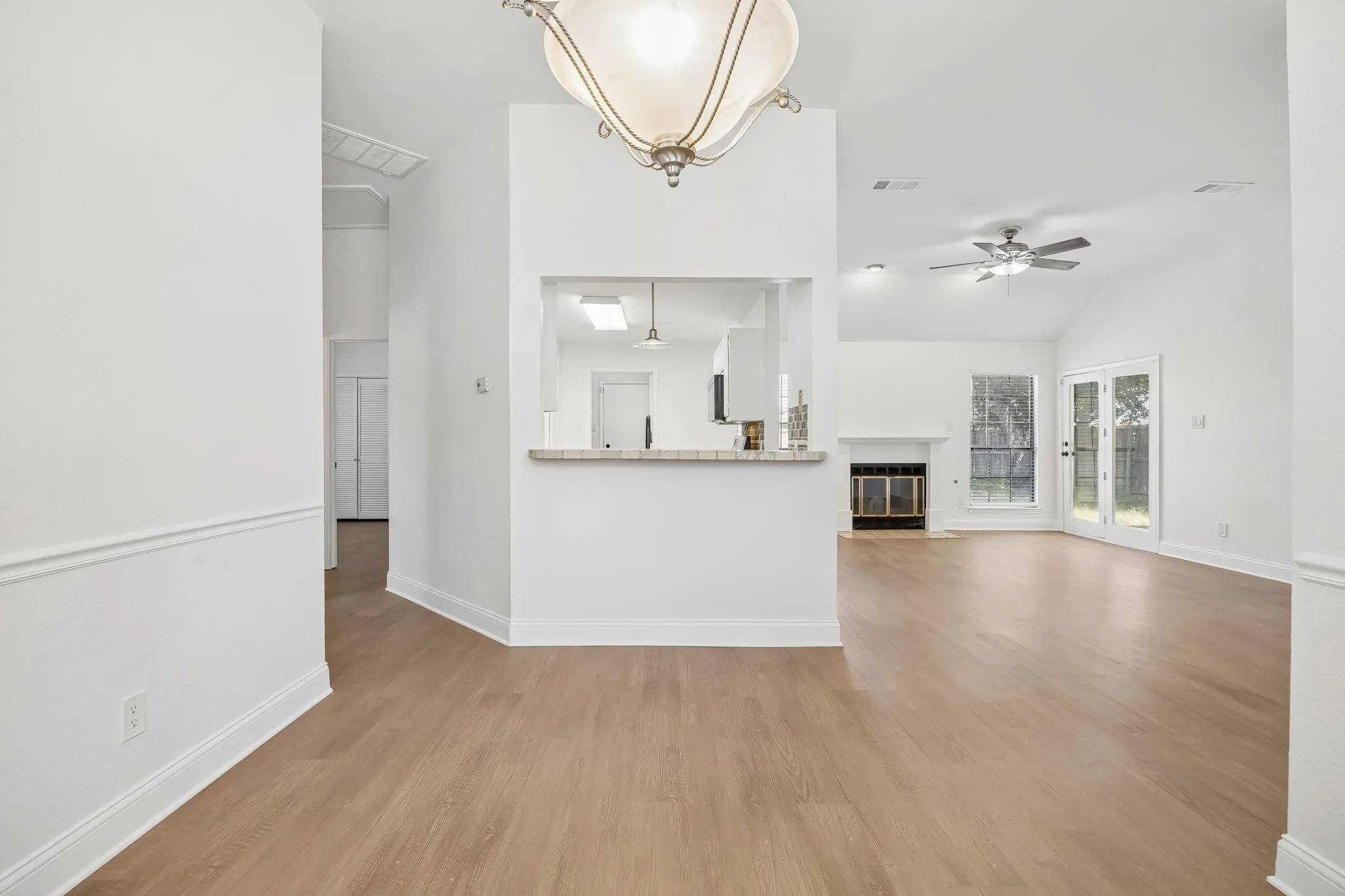 Single Family Residence For Sale in Denton County , 209 Willow Stone Street, Denton, Texas 76207, 3 Bedroom, 2 Bathroom, 2 Garage spaces, 1,368 Sqft, built in 1987, mls#21363426, Real Estate Agent in Denton, Homes For Sale in Denton county, Homes For Sale in Denton, Realtor in Denton Texas, Real Estate Brokerage Independent Realty Texas, Luminita Cordes Realtor