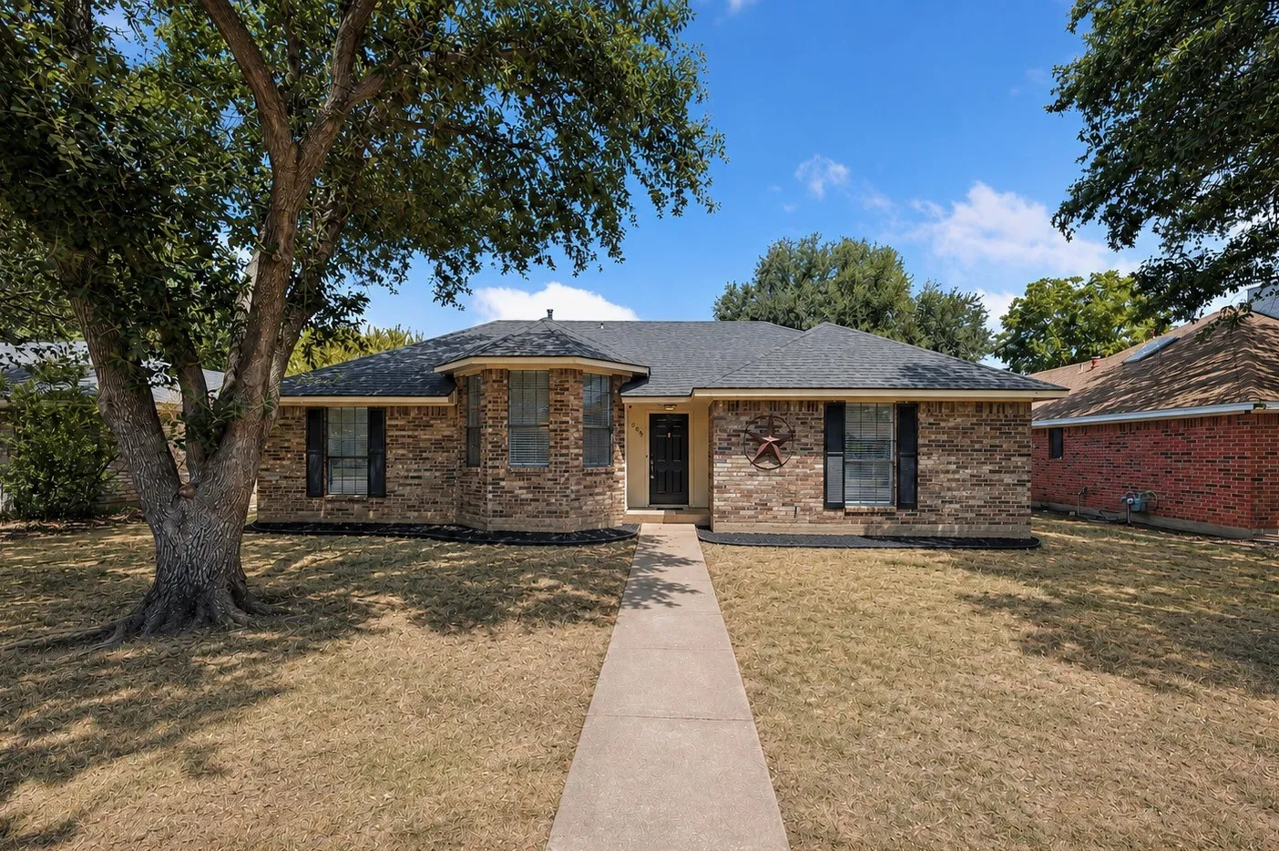 Single Family Residence For Sale in Denton County , 209 Willow Stone Street, Denton, Texas 76207, 3 Bedroom, 2 Bathroom, 2 Garage spaces, 1,368 Sqft, built in 1987, mls#21363426, Real Estate Agent in Denton, Homes For Sale in Denton county, Homes For Sale in Denton, Realtor in Denton Texas, Real Estate Brokerage Independent Realty Texas, Luminita Cordes Realtor