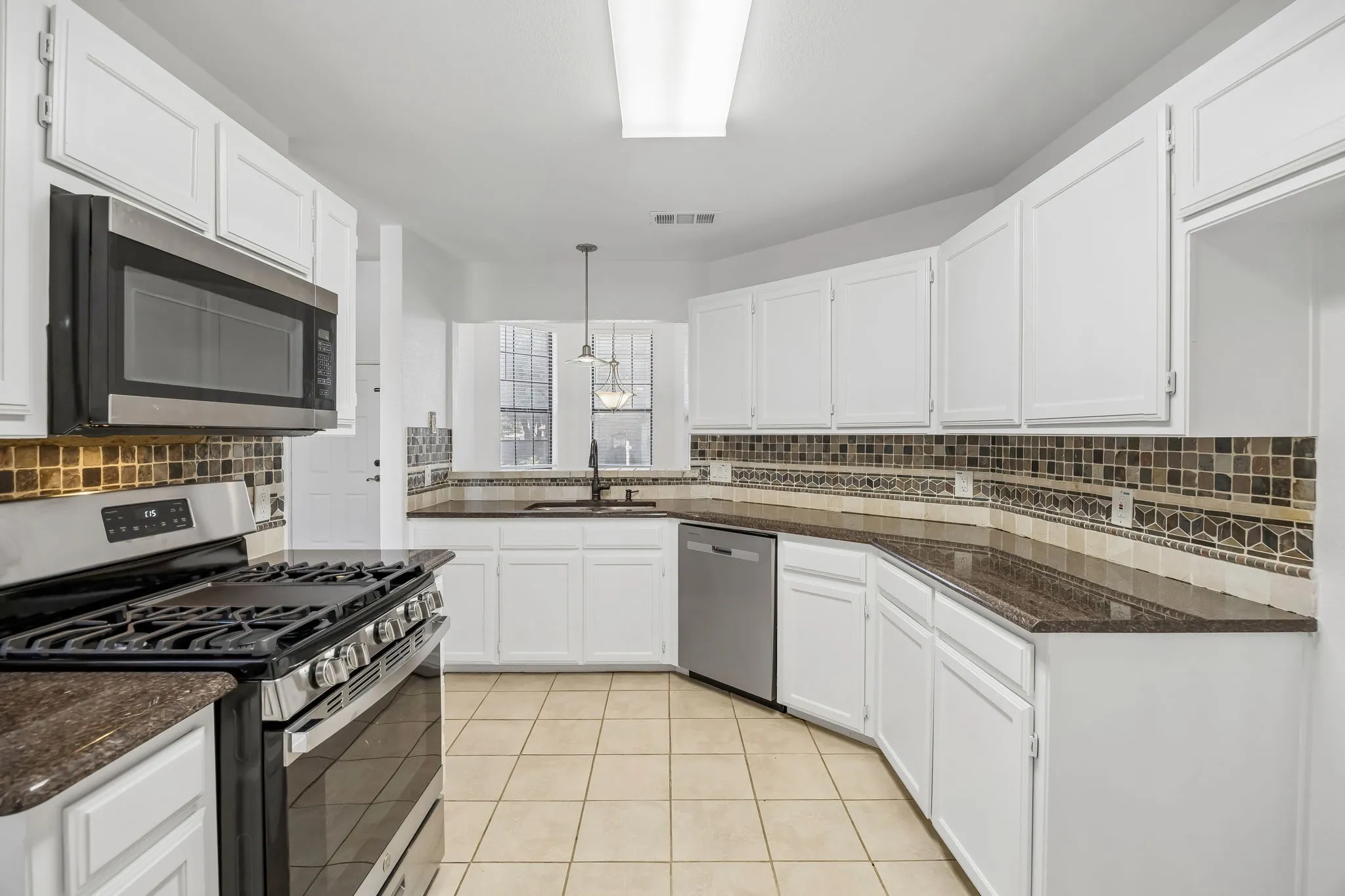 Single Family Residence For Sale in Denton County , 209 Willow Stone Street, Denton, Texas 76207, 3 Bedroom, 2 Bathroom, 2 Garage spaces, 1,368 Sqft, built in 1987, mls#21363426, Real Estate Agent in Denton, Homes For Sale in Denton county, Homes For Sale in Denton, Realtor in Denton Texas, Real Estate Brokerage Independent Realty Texas, Luminita Cordes Realtor