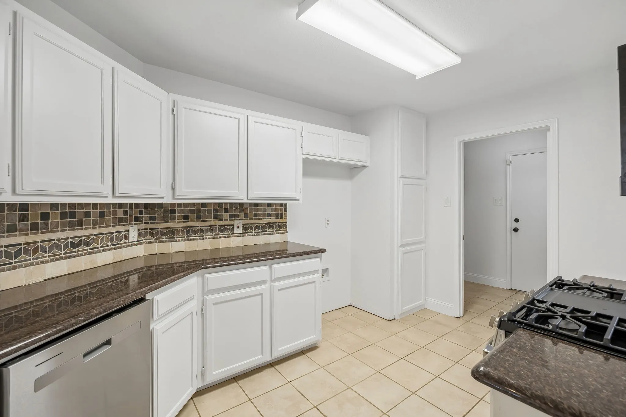 Single Family Residence For Sale in Denton County , 209 Willow Stone Street, Denton, Texas 76207, 3 Bedroom, 2 Bathroom, 2 Garage spaces, 1,368 Sqft, built in 1987, mls#21363426, Real Estate Agent in Denton, Homes For Sale in Denton county, Homes For Sale in Denton, Realtor in Denton Texas, Real Estate Brokerage Independent Realty Texas, Luminita Cordes Realtor