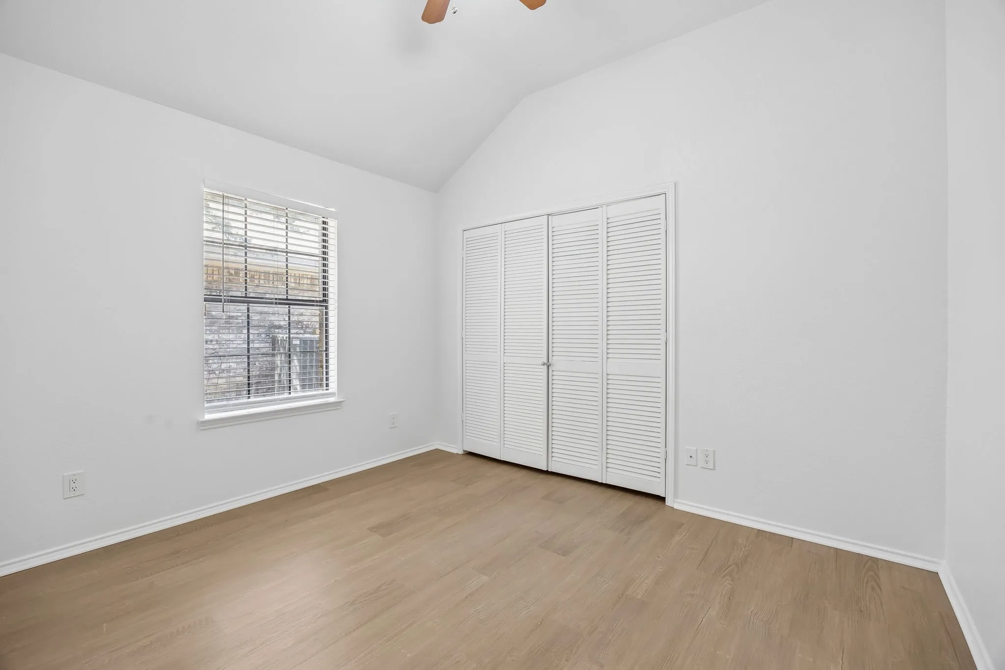 Single Family Residence For Sale in Denton County , 209 Willow Stone Street, Denton, Texas 76207, 3 Bedroom, 2 Bathroom, 2 Garage spaces, 1,368 Sqft, built in 1987, mls#21363426, Real Estate Agent in Denton, Homes For Sale in Denton county, Homes For Sale in Denton, Realtor in Denton Texas, Real Estate Brokerage Independent Realty Texas, Luminita Cordes Realtor