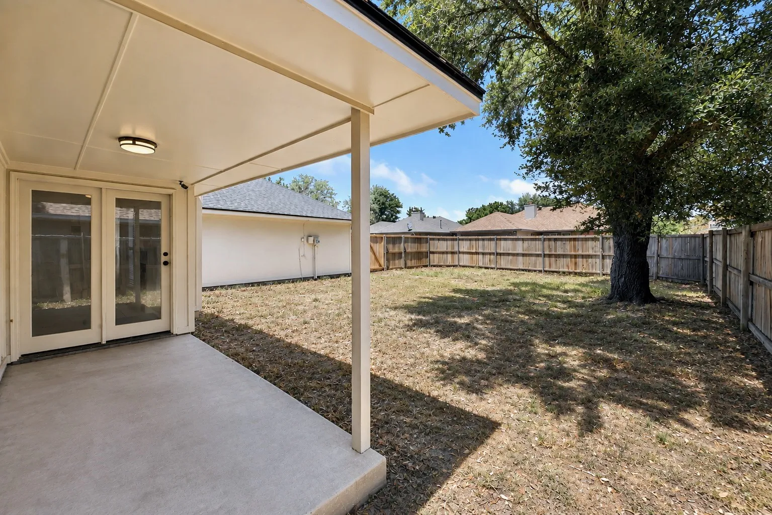 Single Family Residence For Sale in Denton County , 209 Willow Stone Street, Denton, Texas 76207, 3 Bedroom, 2 Bathroom, 2 Garage spaces, 1,368 Sqft, built in 1987, mls#21363426, Real Estate Agent in Denton, Homes For Sale in Denton county, Homes For Sale in Denton, Realtor in Denton Texas, Real Estate Brokerage Independent Realty Texas, Luminita Cordes Realtor