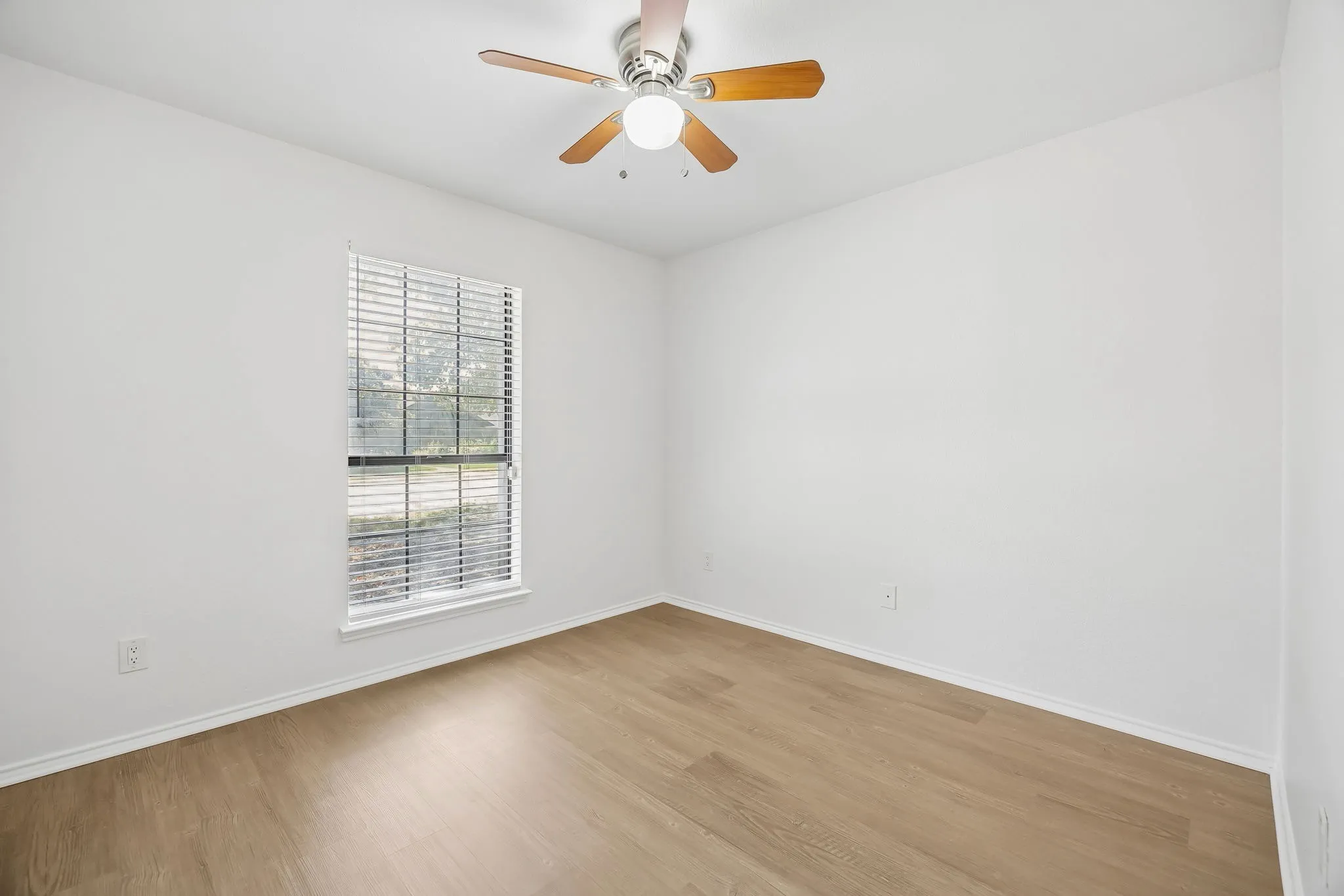 Single Family Residence For Sale in Denton County , 209 Willow Stone Street, Denton, Texas 76207, 3 Bedroom, 2 Bathroom, 2 Garage spaces, 1,368 Sqft, built in 1987, mls#21363426, Real Estate Agent in Denton, Homes For Sale in Denton county, Homes For Sale in Denton, Realtor in Denton Texas, Real Estate Brokerage Independent Realty Texas, Luminita Cordes Realtor