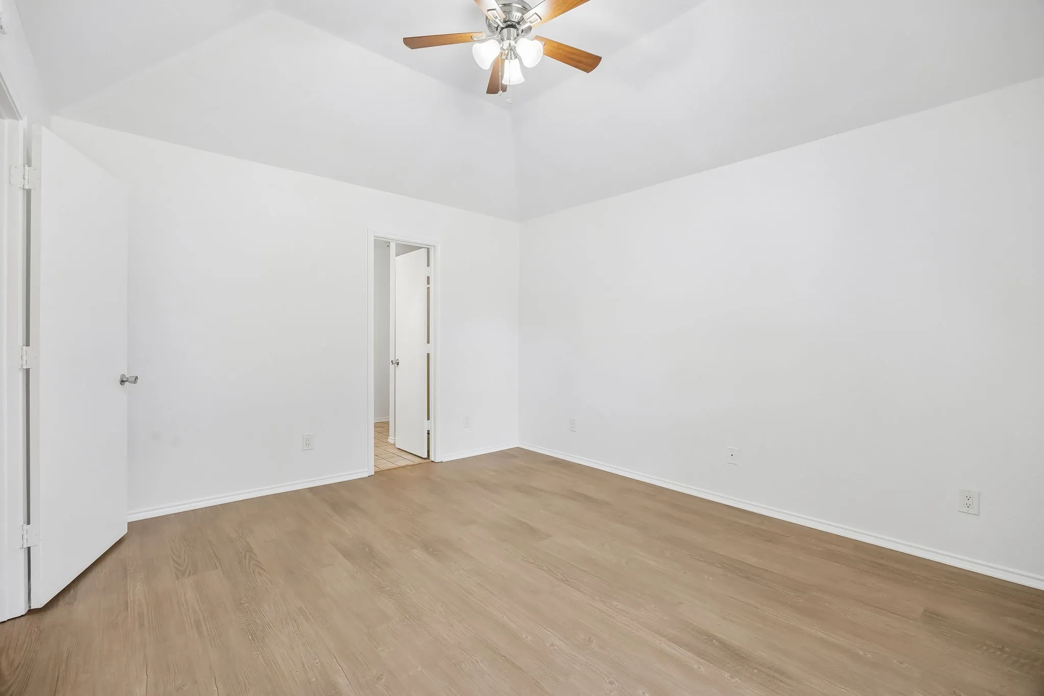 Single Family Residence For Sale in Denton County , 209 Willow Stone Street, Denton, Texas 76207, 3 Bedroom, 2 Bathroom, 2 Garage spaces, 1,368 Sqft, built in 1987, mls#21363426, Real Estate Agent in Denton, Homes For Sale in Denton county, Homes For Sale in Denton, Realtor in Denton Texas, Real Estate Brokerage Independent Realty Texas, Luminita Cordes Realtor