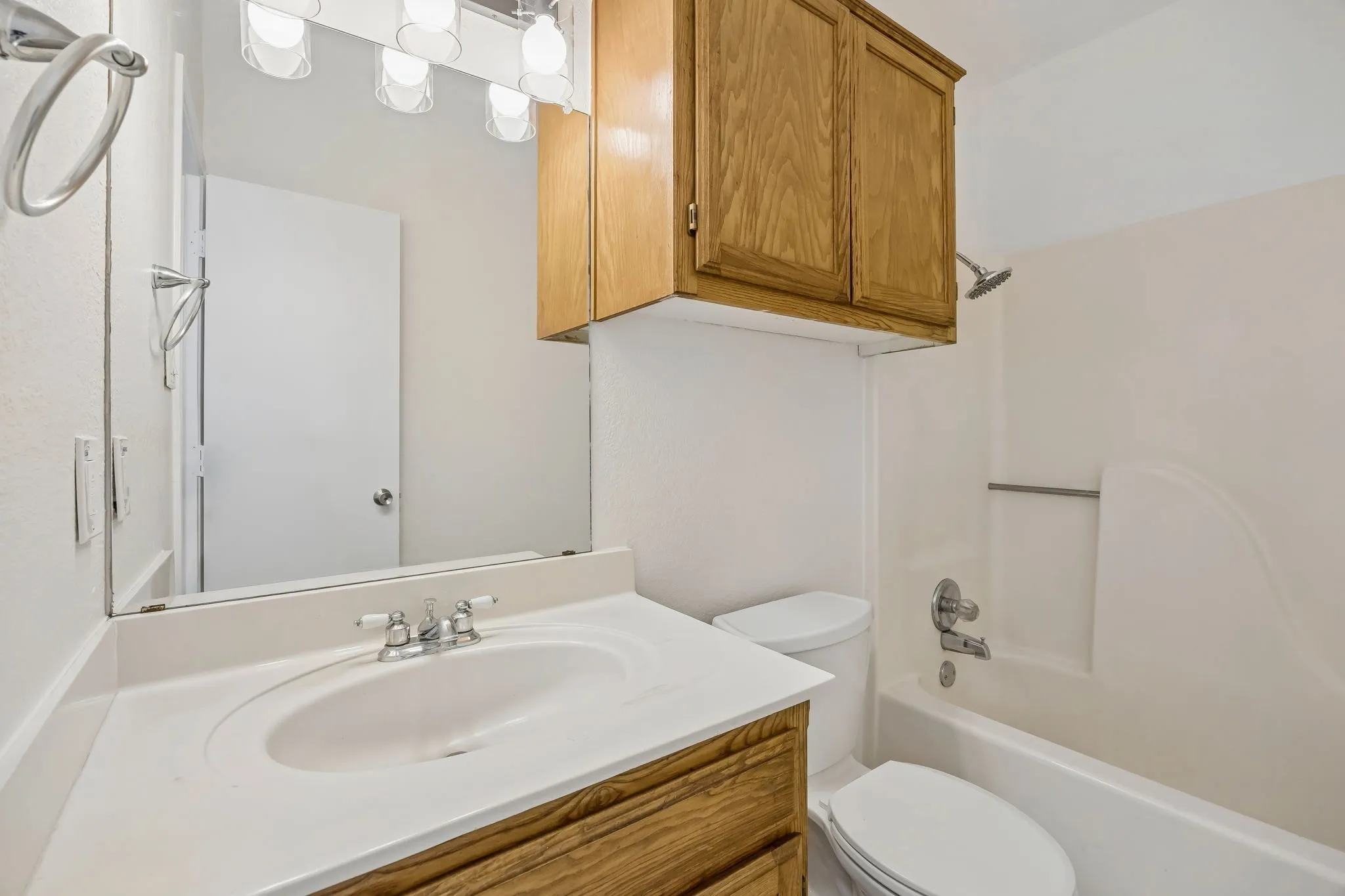 Single Family Residence For Sale in Denton County , 209 Willow Stone Street, Denton, Texas 76207, 3 Bedroom, 2 Bathroom, 2 Garage spaces, 1,368 Sqft, built in 1987, mls#21363426, Real Estate Agent in Denton, Homes For Sale in Denton county, Homes For Sale in Denton, Realtor in Denton Texas, Real Estate Brokerage Independent Realty Texas, Luminita Cordes Realtor